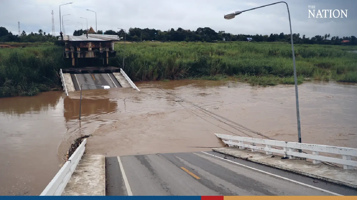 Floods in central provinces worsen, Chao Phraya Dam increases water discharge Floods in central provinces worsen, Chao Phraya Dam increases water discharge
