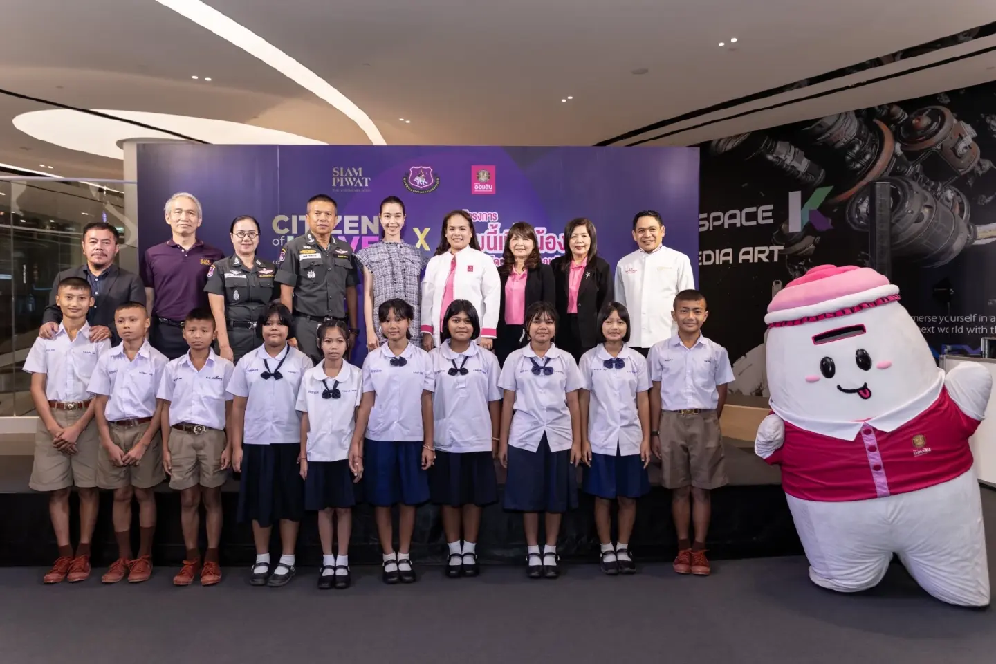Siam Piwat and Government Savings Bank support children in needs Siam Piwat and Government Savings Bank support children in needs