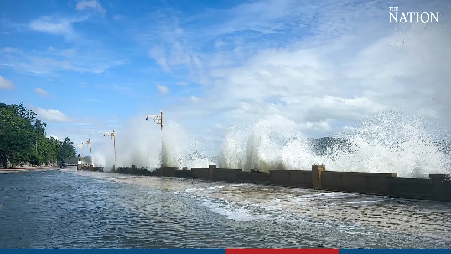 Strong winds and waves disrupt Hua Hin, Cha-Am beachfront tourism
