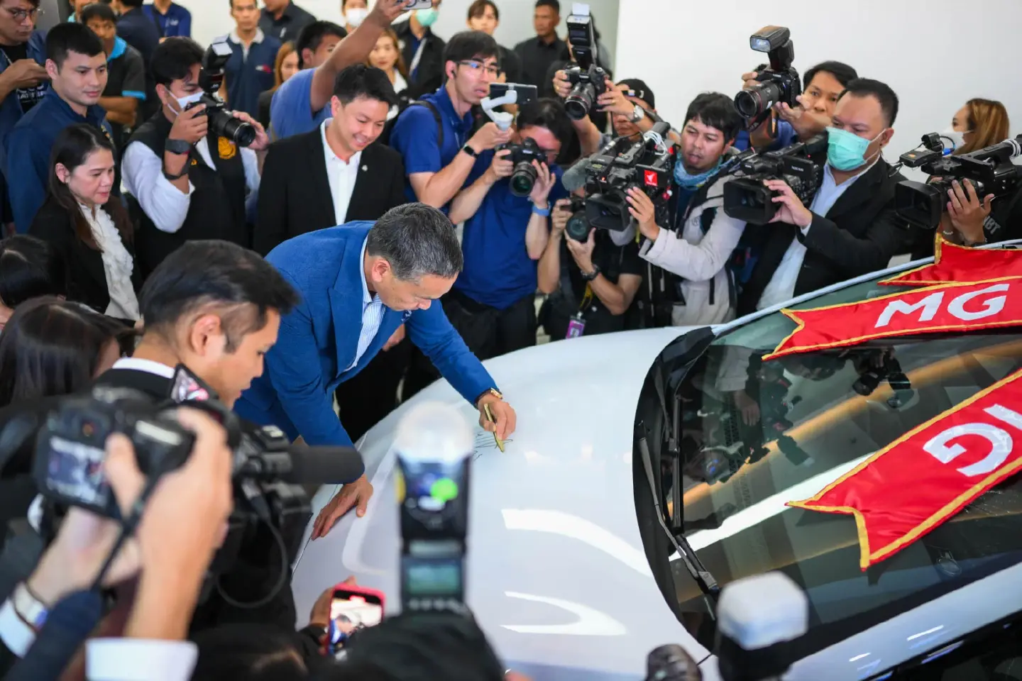 MG welcomes PM, public, private sectors for EV factory visit as pioneers MG welcomes PM, public, private sectors for EV factory visit as pioneers