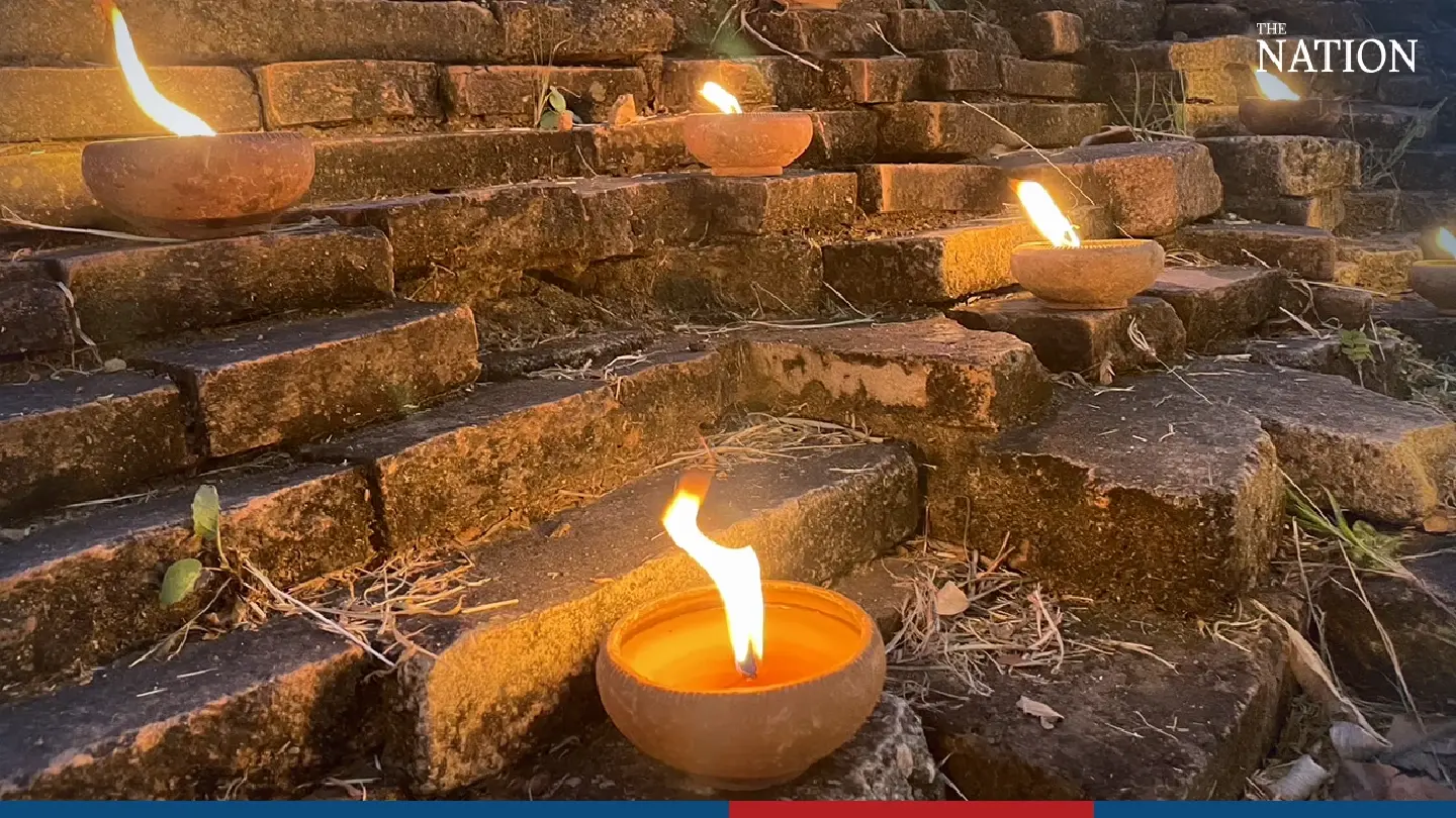 Chiang Mai shines with the brilliance of 10,000 candles in a traditional ritual