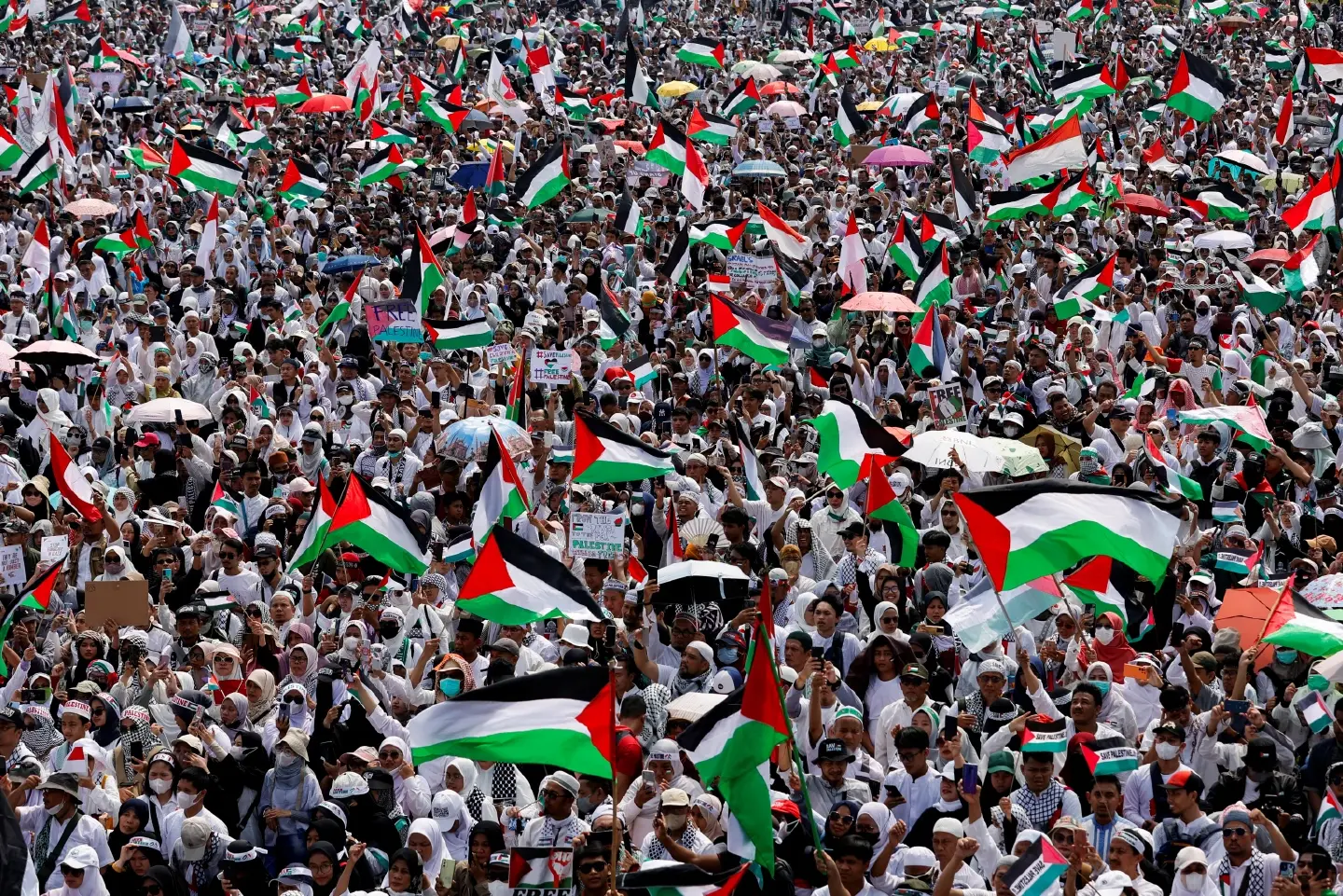 Protest marches from US to Berlin call for immediate halt to Israeli bombing of Gaza