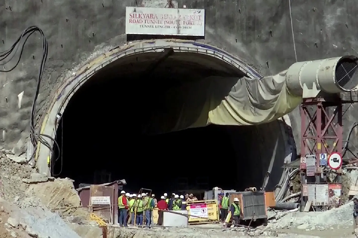 Now, vertical drilling to reach trapped Indian tunnel  workers in four days