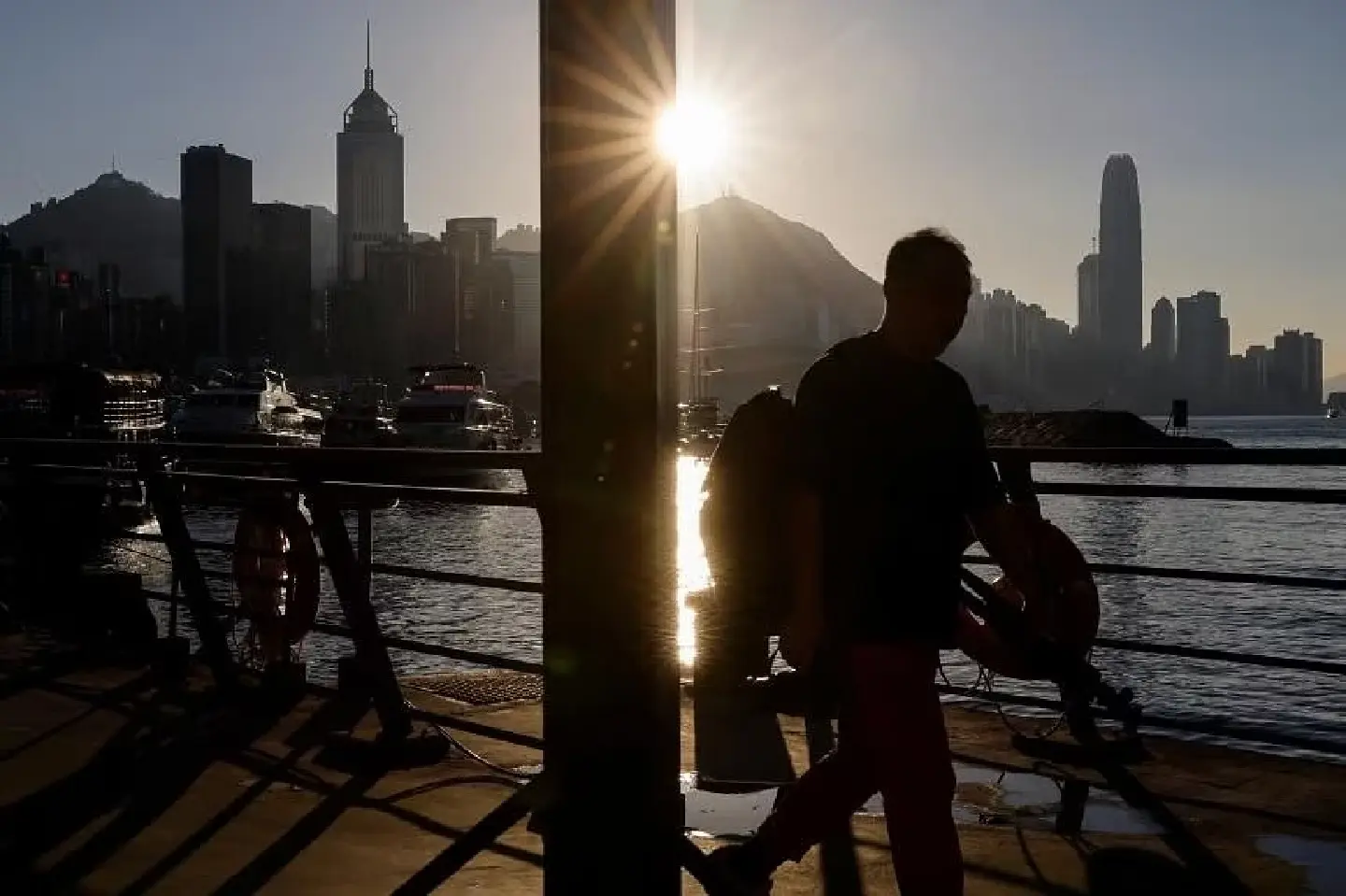 Global firms shift staff & ops, despite city’s efforts to retain them Global firms shift staff & ops, despite city’s efforts to retain them
