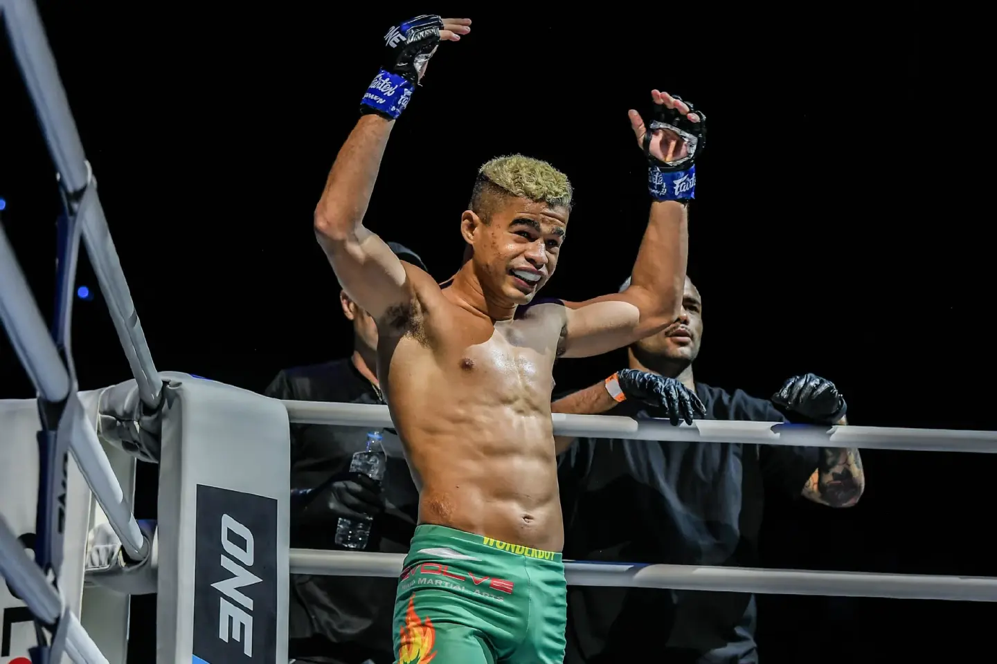 Joe Rogan, Demetrious Johnson praise Fabricio Andrade 