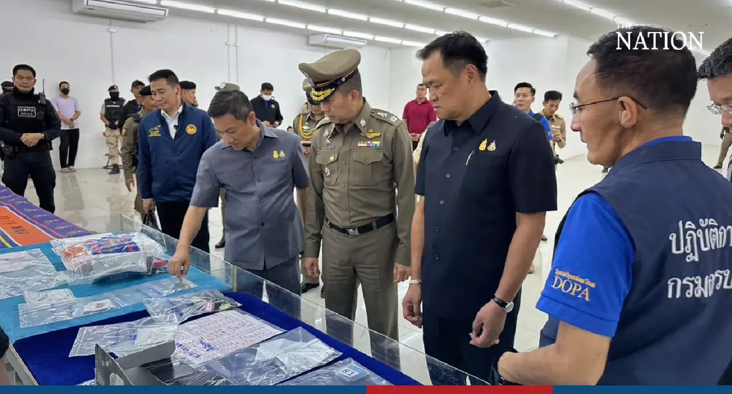 Anutin personally joins raid on gambling dens in Nakhon Ratchasima Anutin personally joins raid on gambling dens in Nakhon Ratchasima