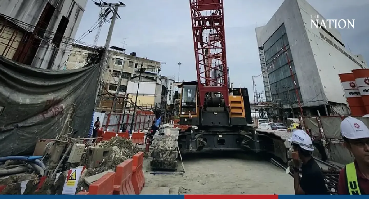Worker succumbs to injuries from falling steel sheet at Thonburi MRT site Worker succumbs to injuries from falling steel sheet at Thonburi MRT site