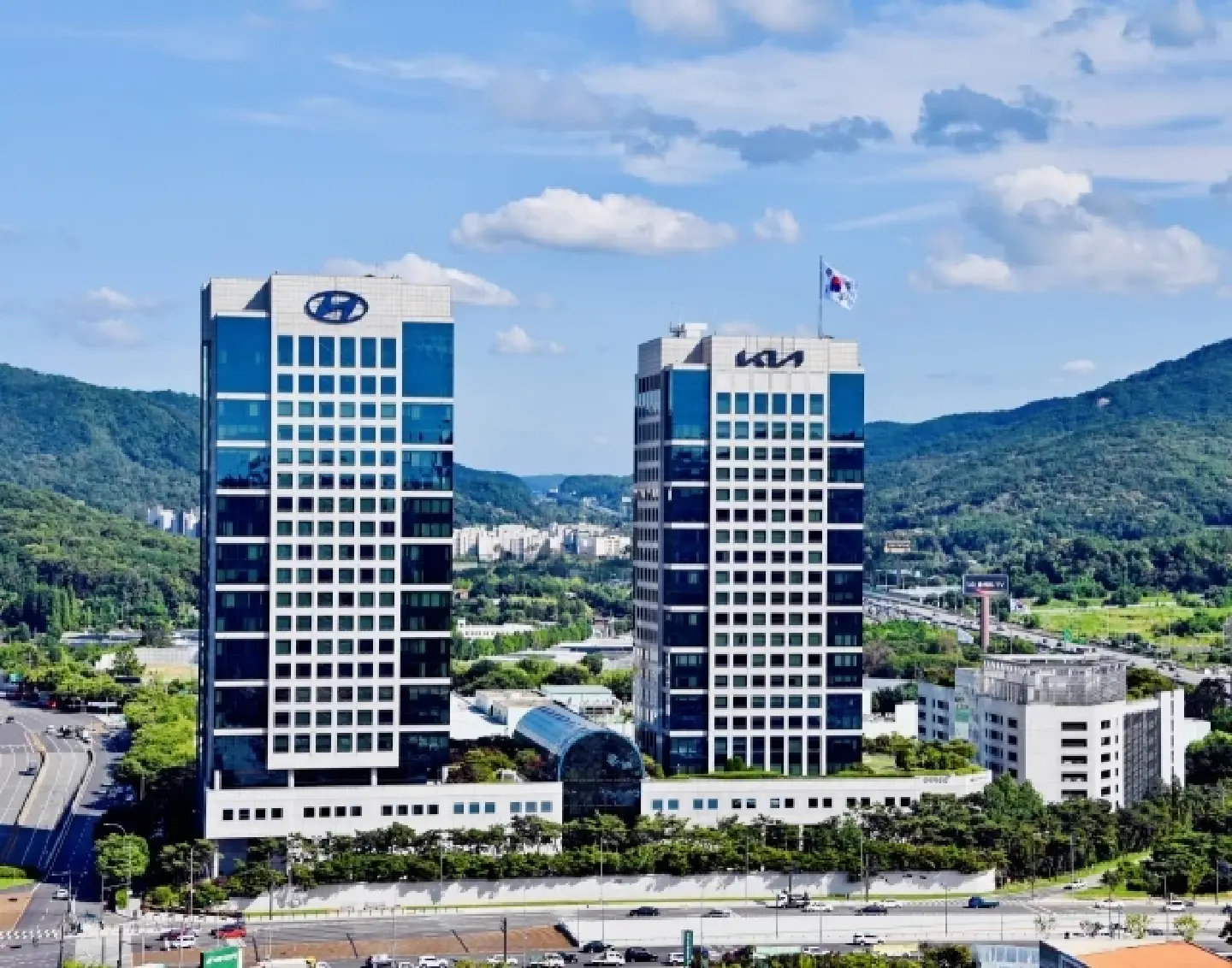 Hyundai Motor to sell auto plant in Russia