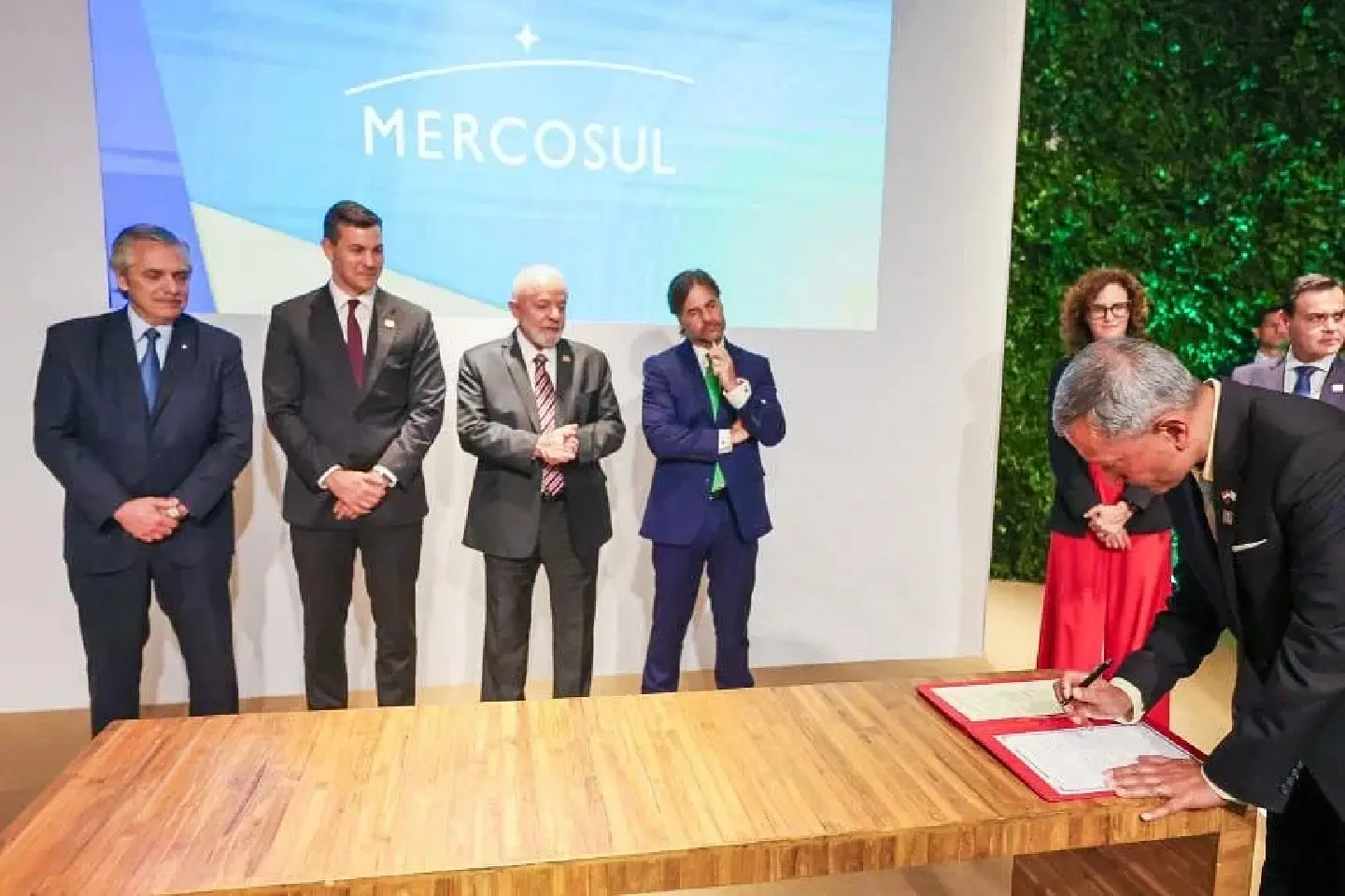 Singapore inks trade deal with Latin American bloc for trade boost