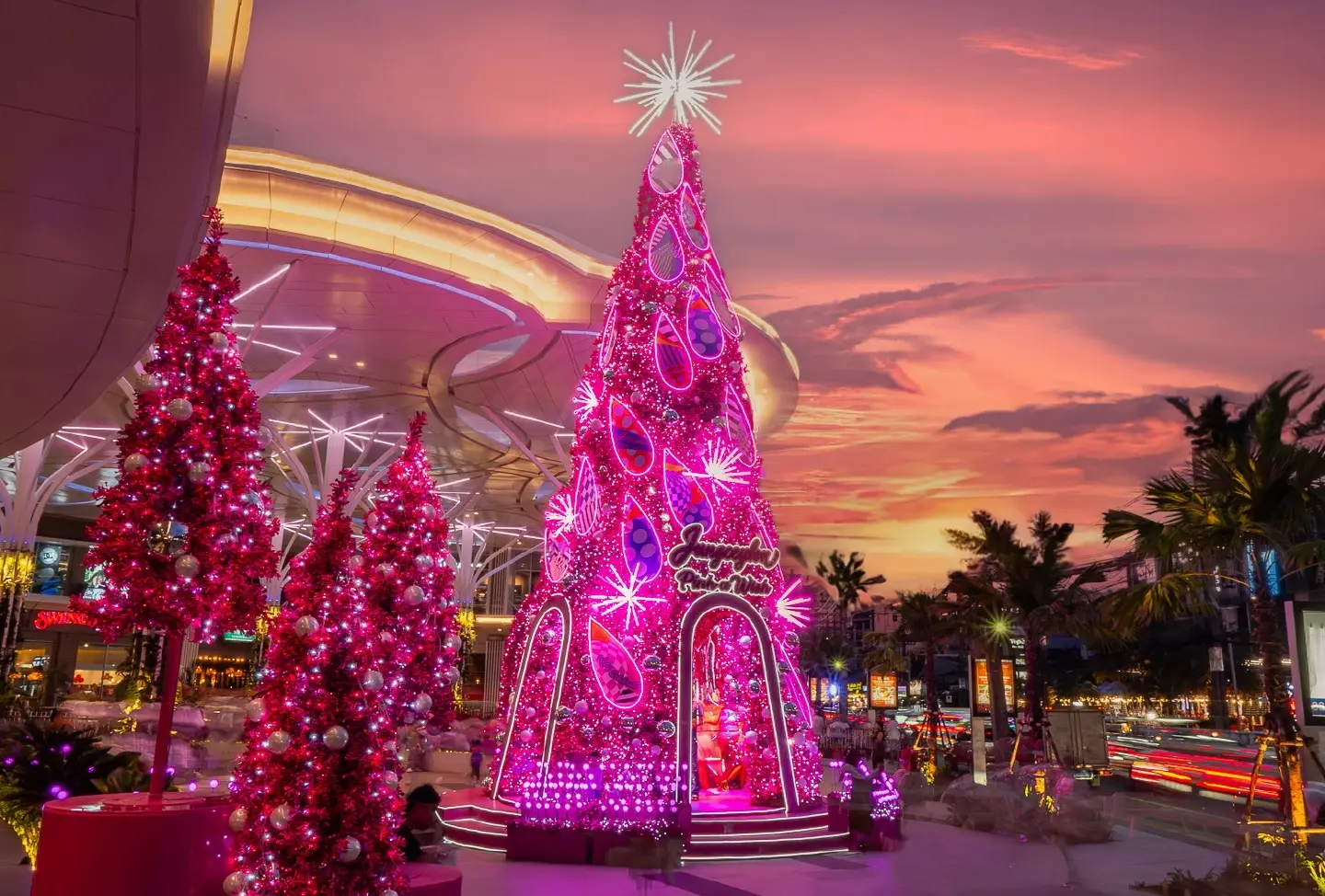 In the pink: Jungceylon Phuket celebrates the festive season In the pink: Jungceylon Phuket celebrates the festive season