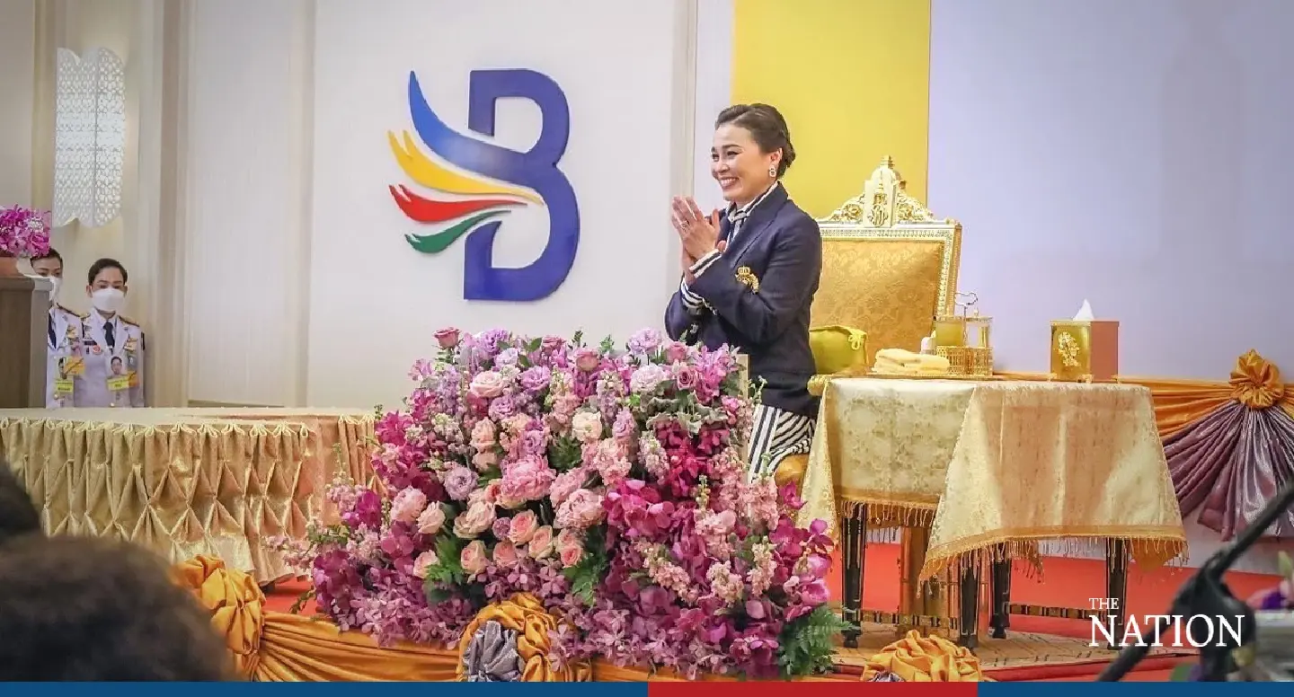 Queen presides over awards ceremony of Phuket King's Cup Regatta