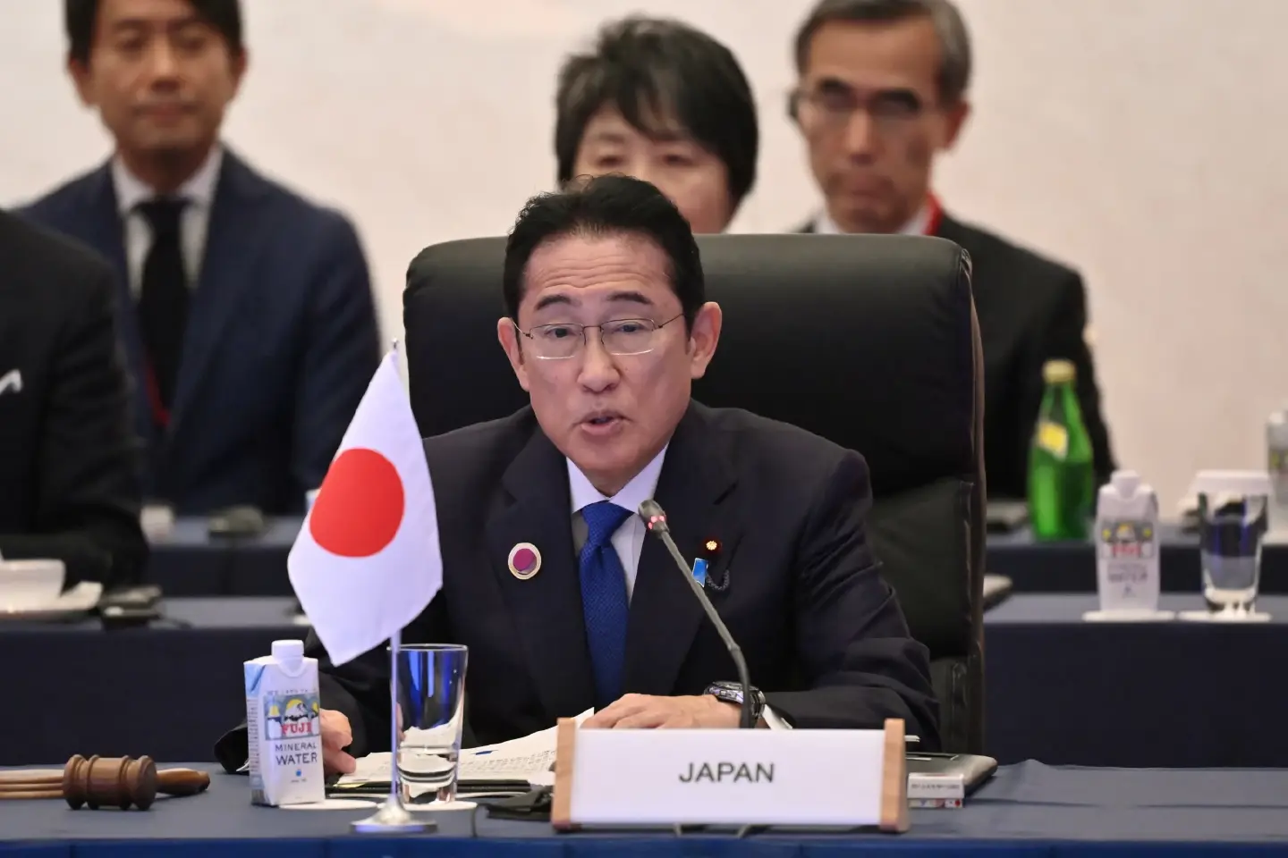 Japan hosts ASEAN 50th anniversary summit Japan hosts ASEAN 50th anniversary summit