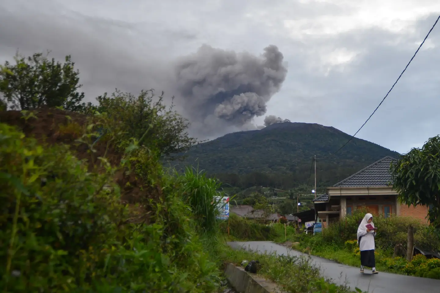 11 bodies found after Indonesia volcano eruption; 22 climbers still missing