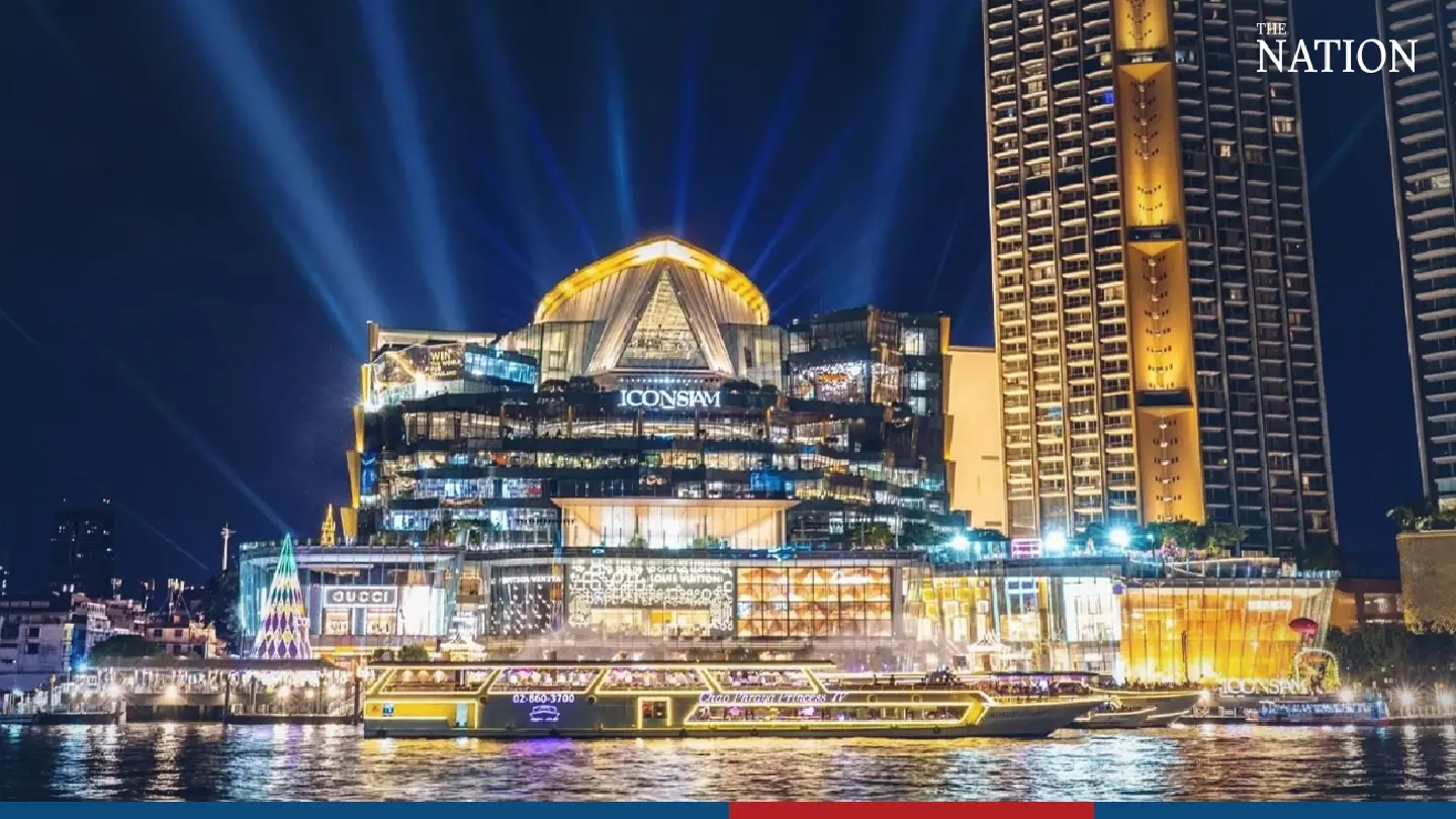 1,400 metres long fireworks to usher in the New Year at Chao Phraya