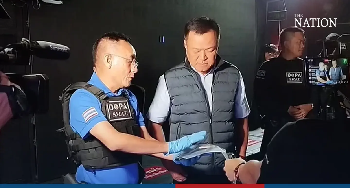 Anutin leads crackdown on illegal pub over alleged sale of drugs Anutin leads crackdown on illegal pub over alleged sale of drugs