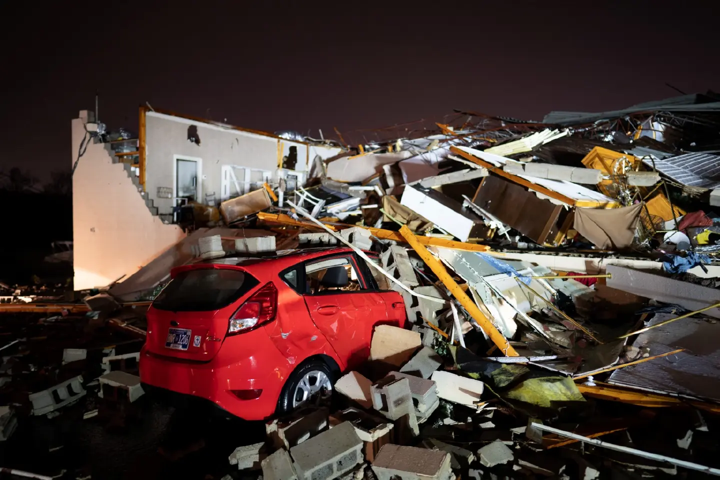 Tennessee tornadoes leave at least 6 dead, tens of thousands without power