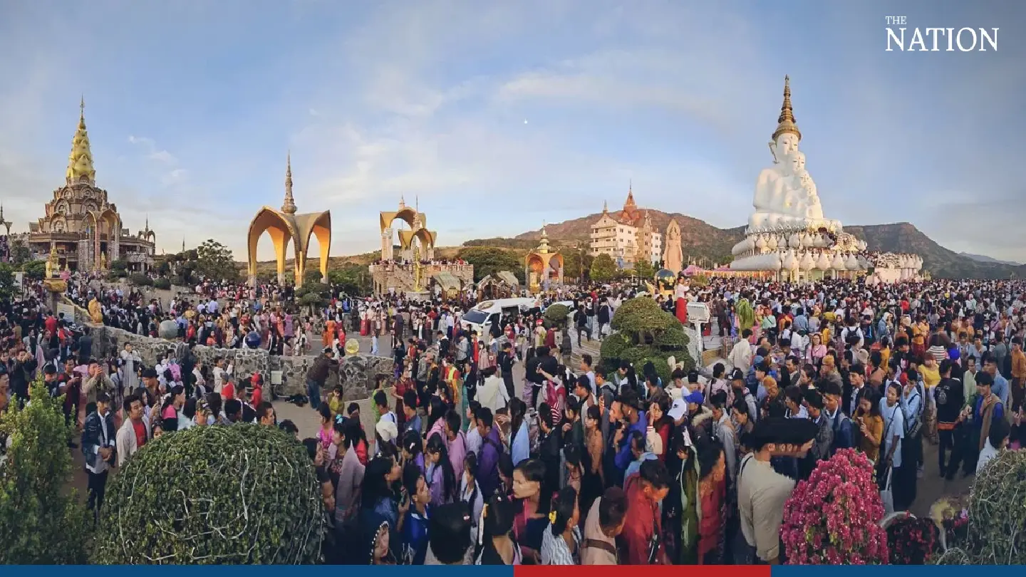 Tourists flock to colourful hilltop Phetchabun temple to say New Year prayers Tourists flock to colourful hilltop Phetchabun temple to say New Year prayers