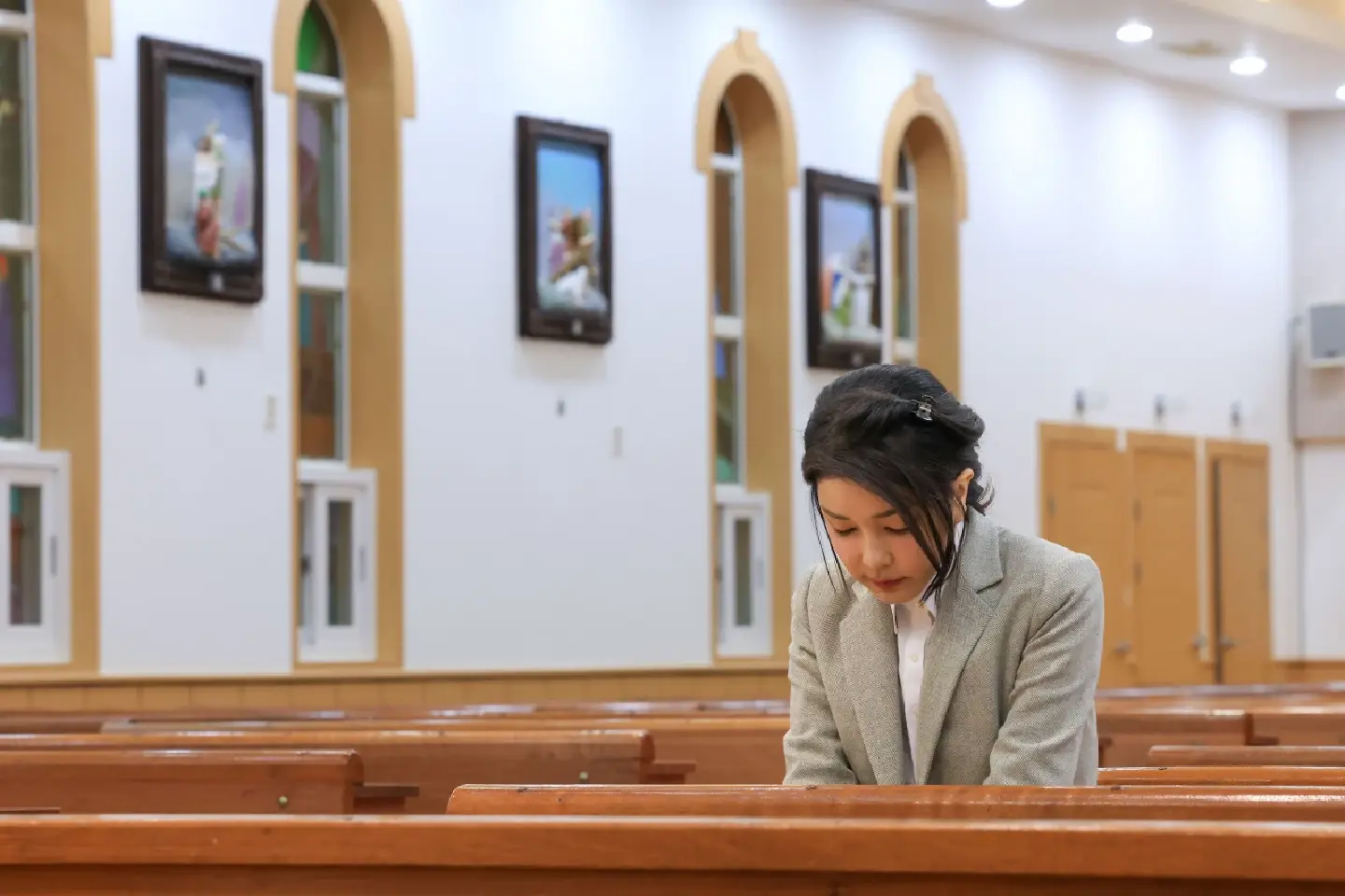 Pressure mounting on Yoon to address first lady's bag scandal