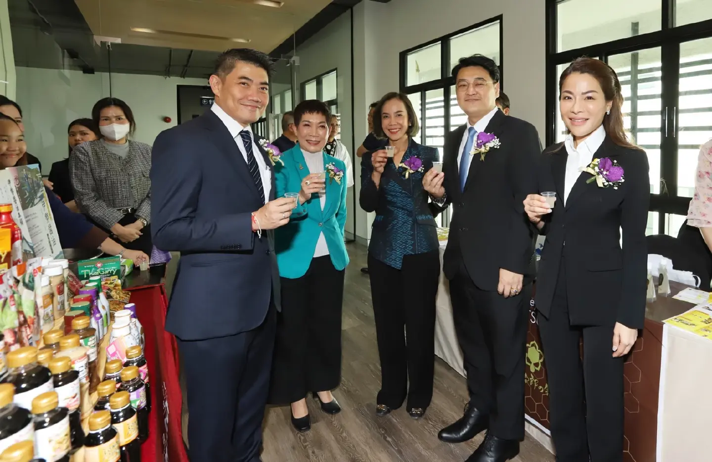Top officials celebrate the collaboration between Thailand and Japan Top officials celebrate the collaboration between Thailand and Japan