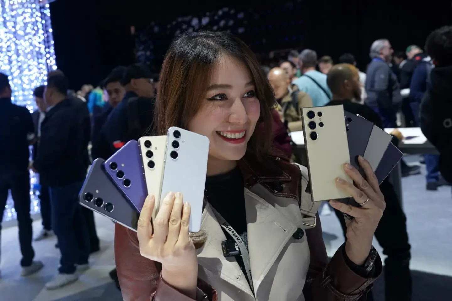 Samsung packs newest Galaxy S24 smartphones with AI functions to beat Apple