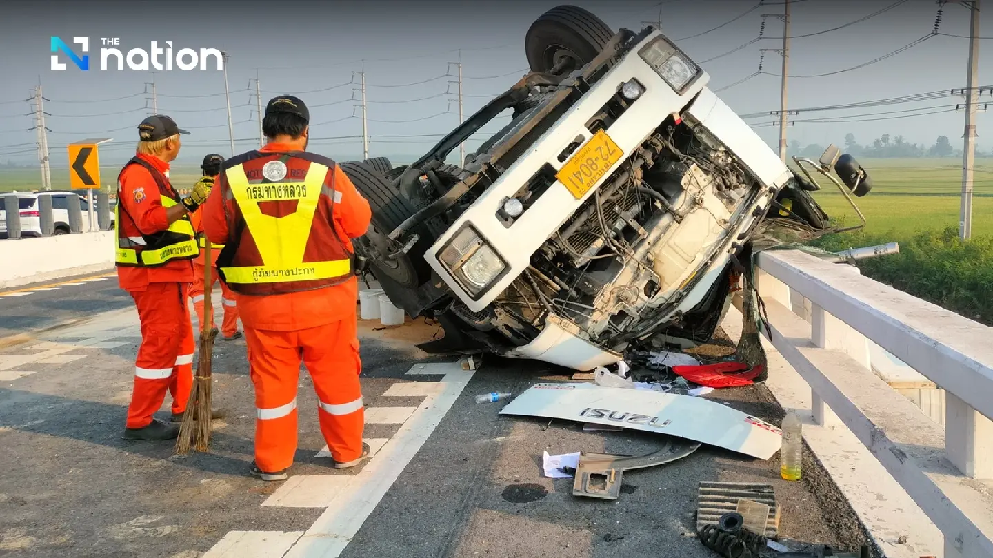 Nobody hurt as container full of frozen chicken falls off motorway in Chachoengsao