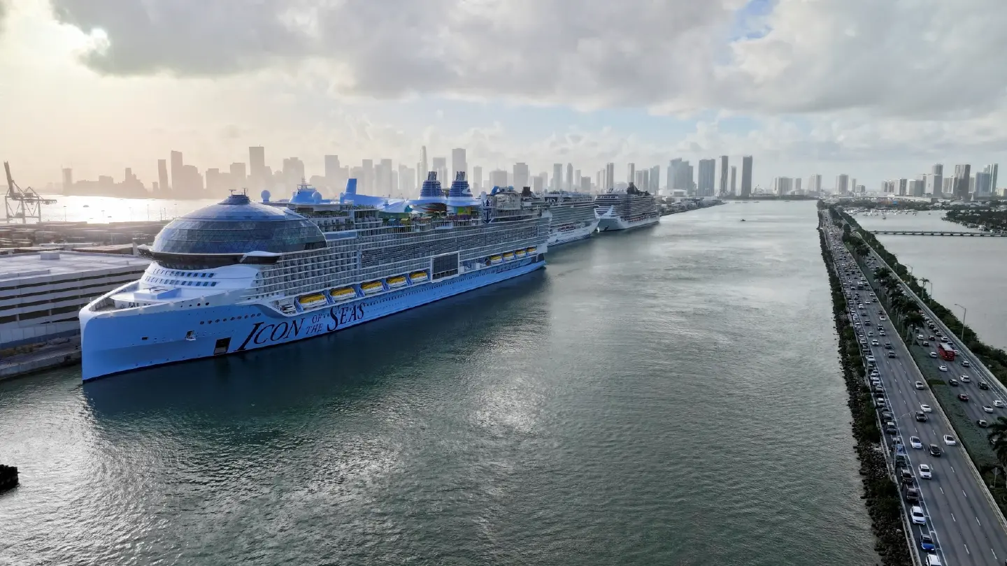 World’s largest cruise ship: 20 decks, 7 pools, covers nearly 4 city blocks World’s largest cruise ship: 20 decks, 7 pools, covers nearly 4 city blocks