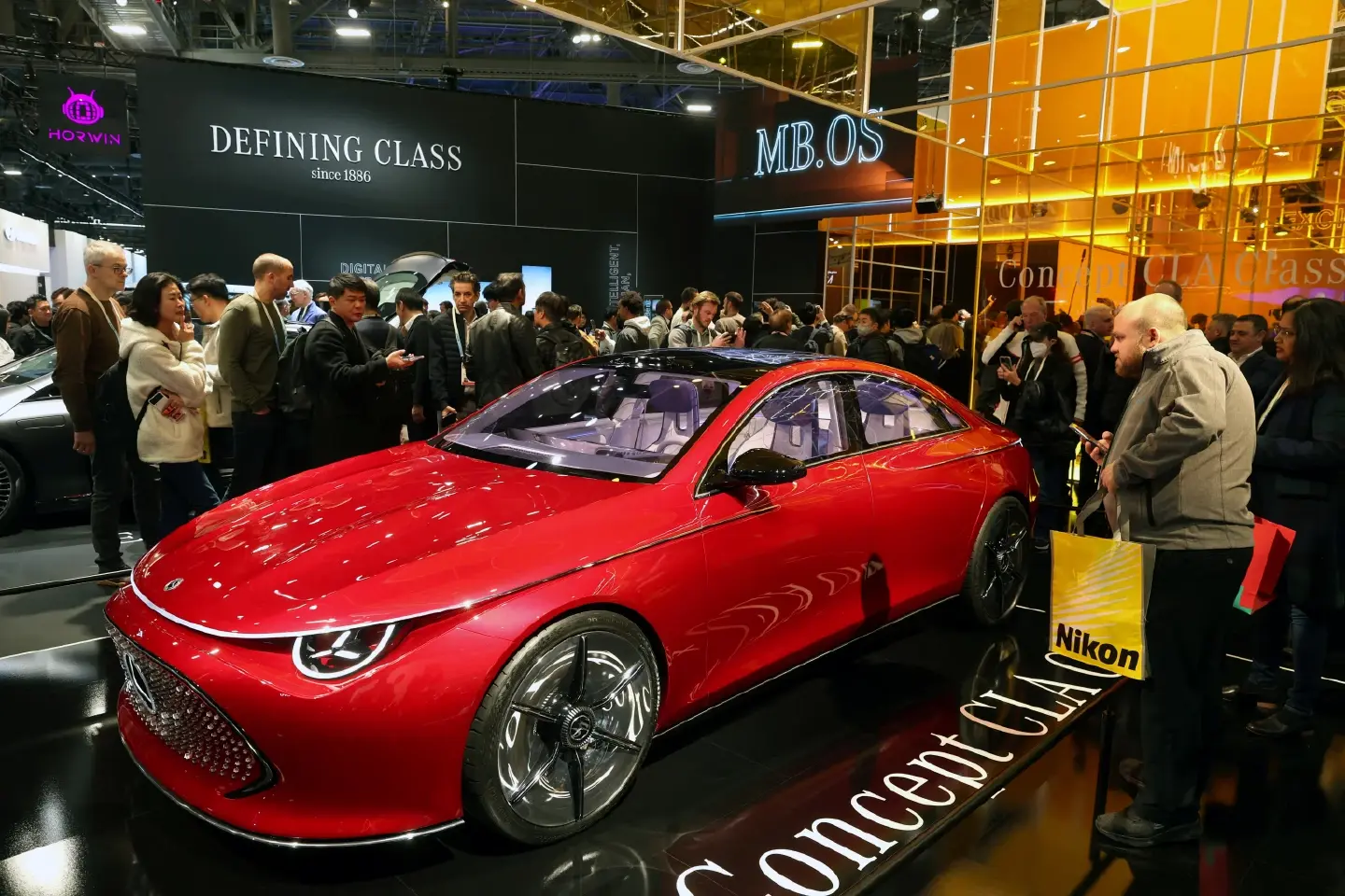 Edmunds highlights top car-tech trends from CES 2024
