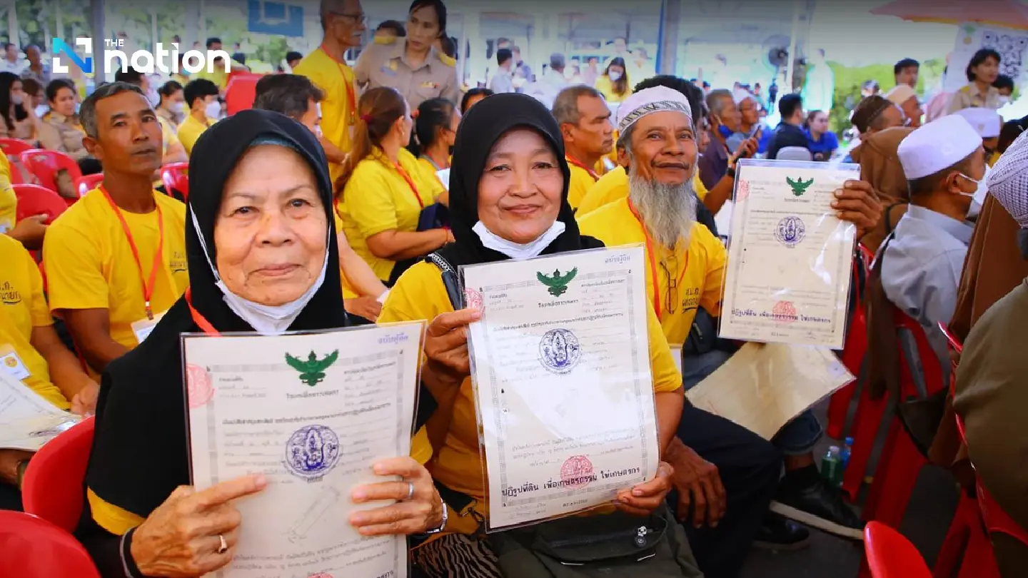Pheu Thai’s promise comes true with distribution of 25,000 land deeds to farmers