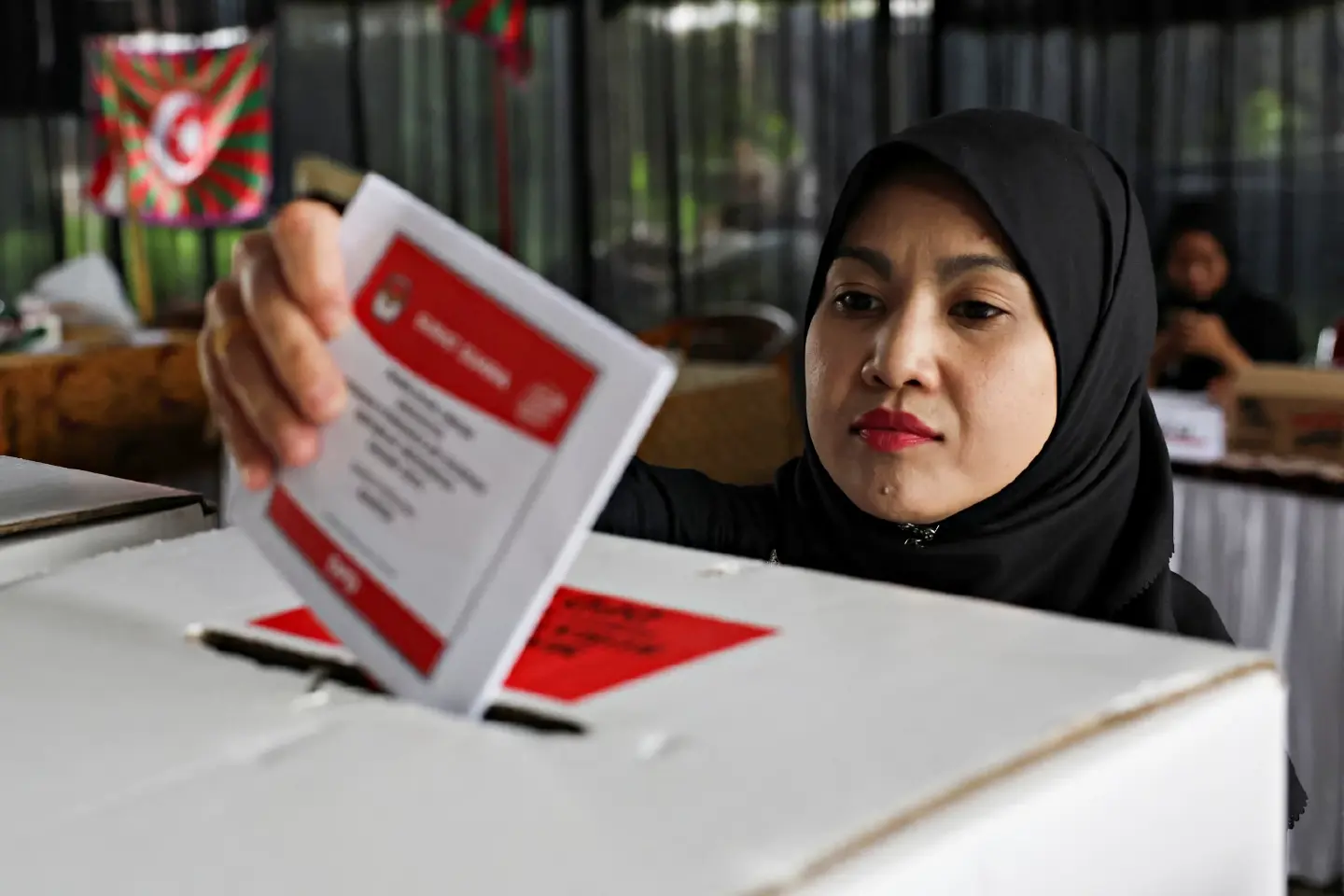 Indonesian voters choose a new president in one of the world’s largest elections Indonesian voters choose a new president in one of the world’s largest elections