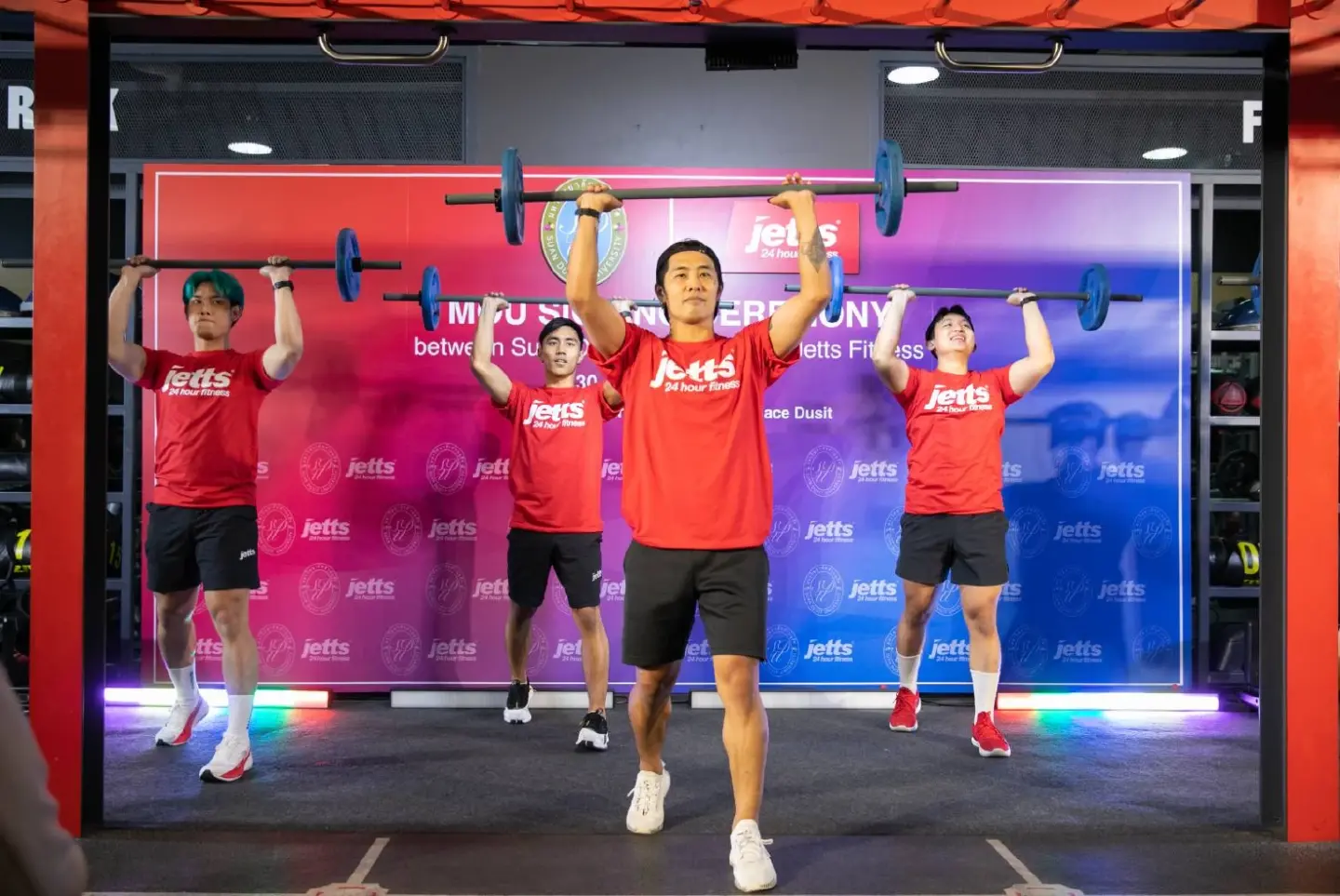 Suan Dusit Univ, Jetts Fitness promote healthy lifestyles in first-year students