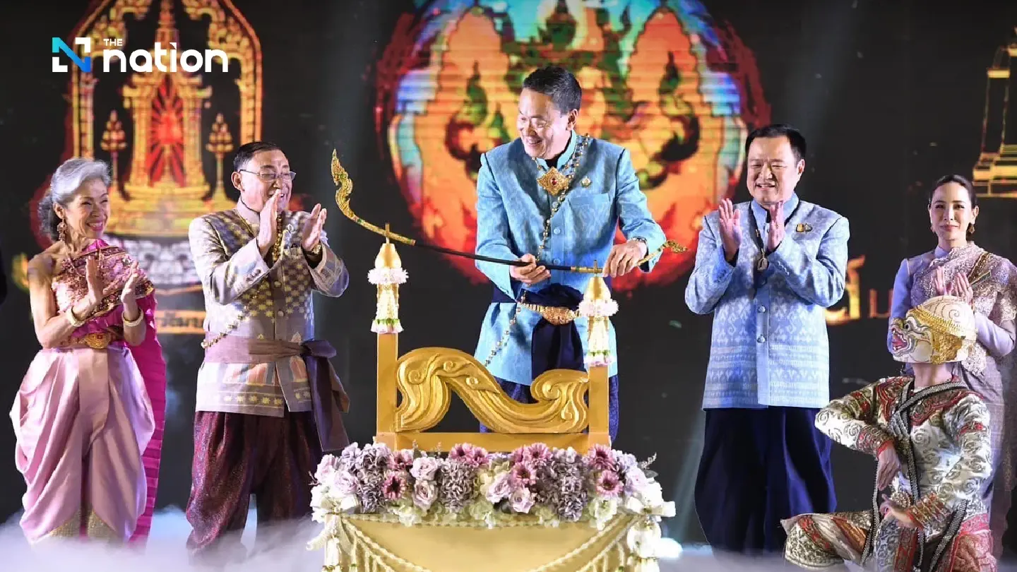 Srettha vows to tackle Lopburi's macaque menace as he opens King Narai fair