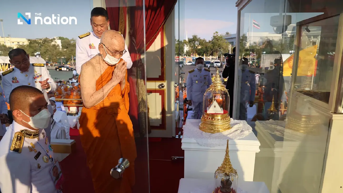 Supreme Patriarch enshrines relics of Buddha’s disciples at Sanam Luang