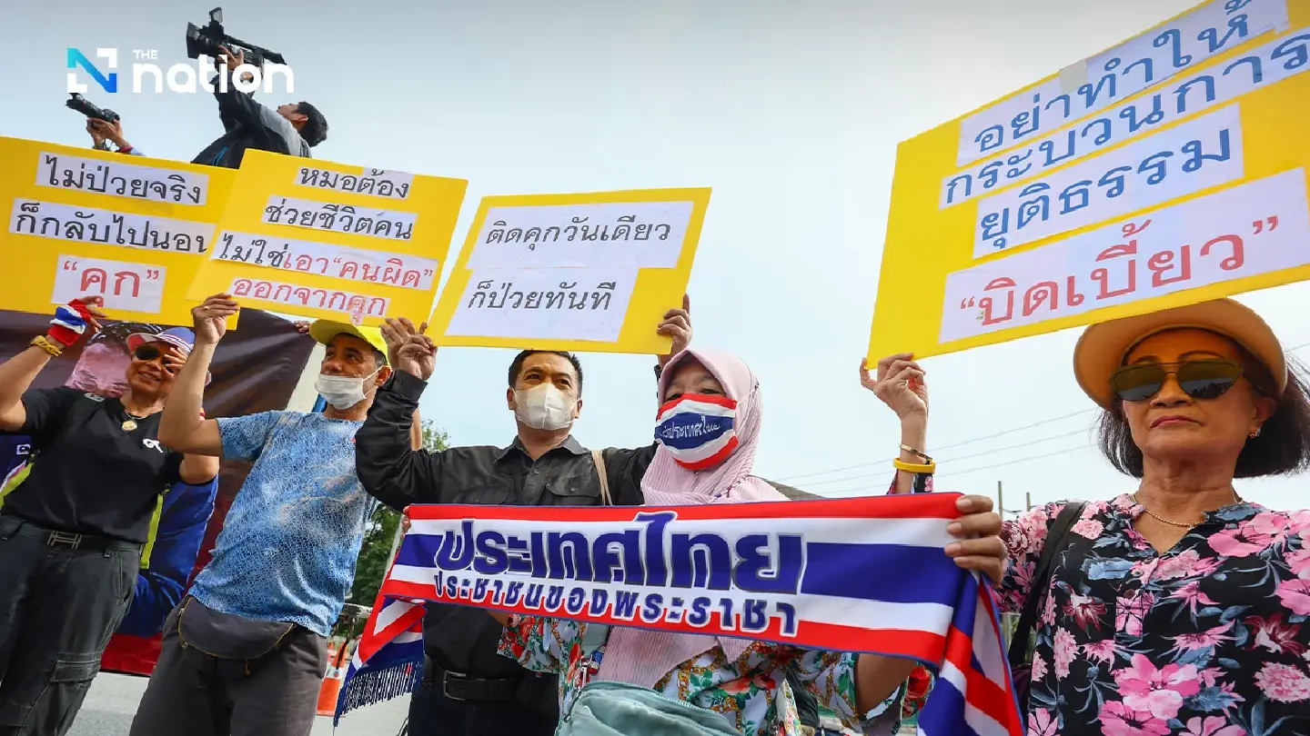 Lese majeste charges unlikely to send Thaksin back to jail: source Lese majeste charges unlikely to send Thaksin back to jail: source