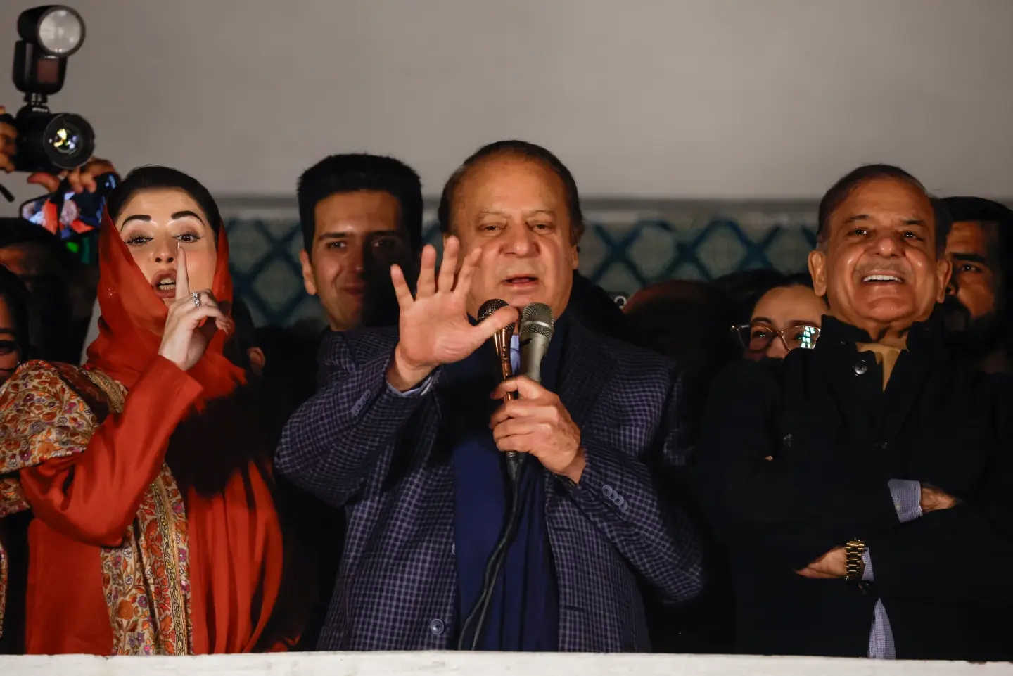 Ex-PM Sharif seeks coalition government after trailing jailed rival Khan