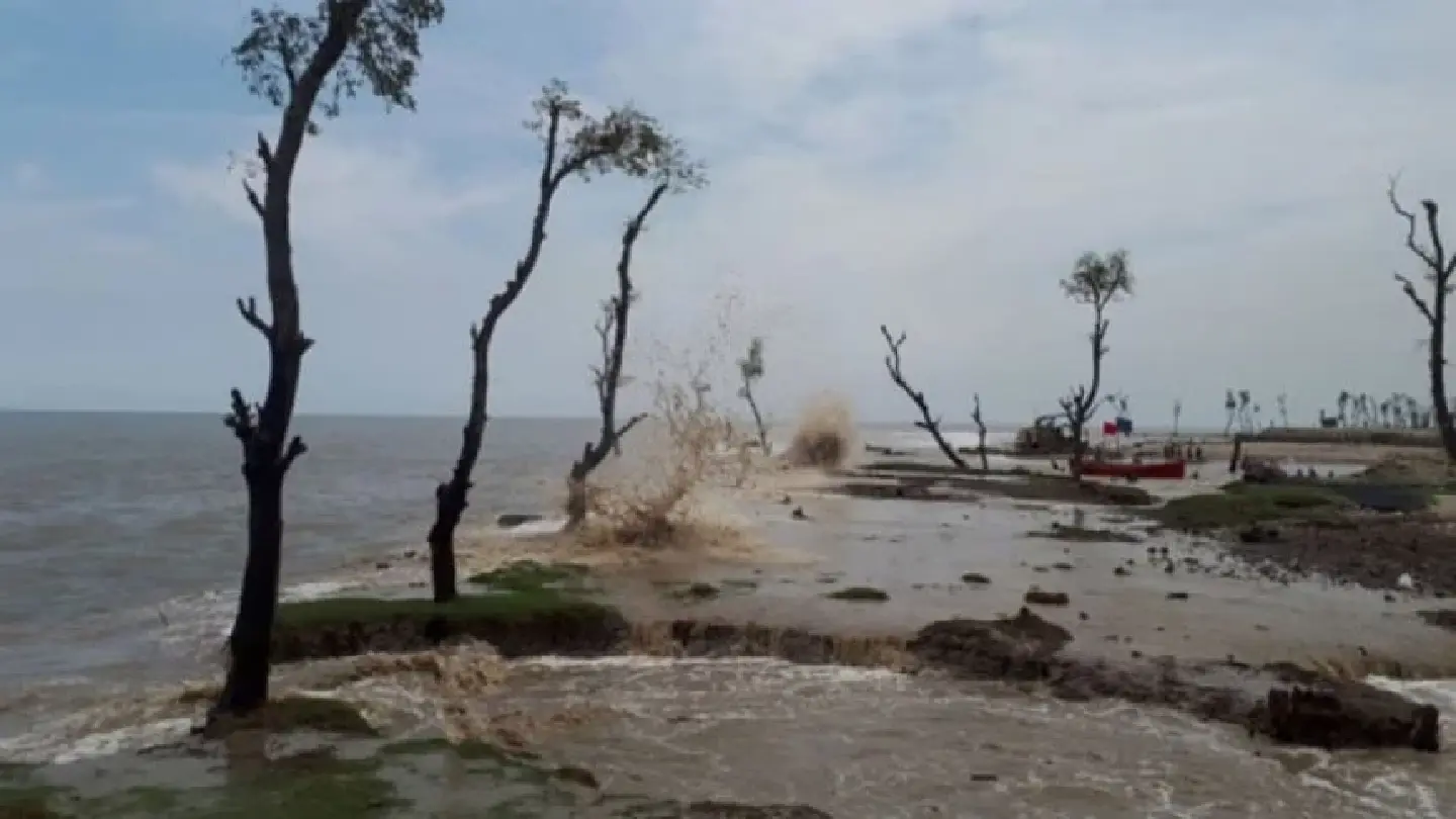 Rising Sea Levels: 90K in southern Bangladesh may face displacement by 2050 Rising Sea Levels: 90K in southern Bangladesh may face displacement by 2050