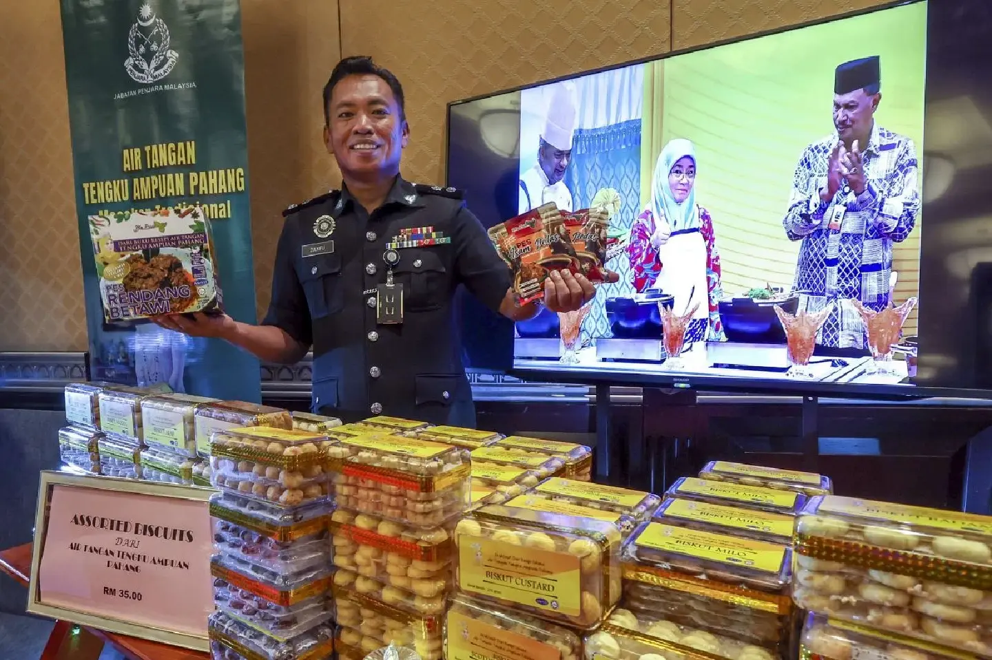 Cookies from Malaysian prison by former Queen Azizah selling like hot cakes