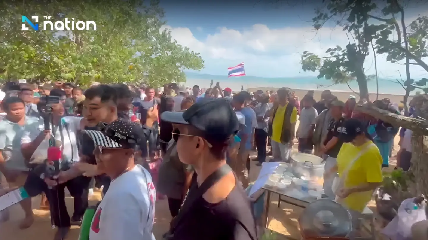 Hundreds rally on beach against Swiss man who allegedly kicked doctor Hundreds rally on beach against Swiss man who allegedly kicked doctor