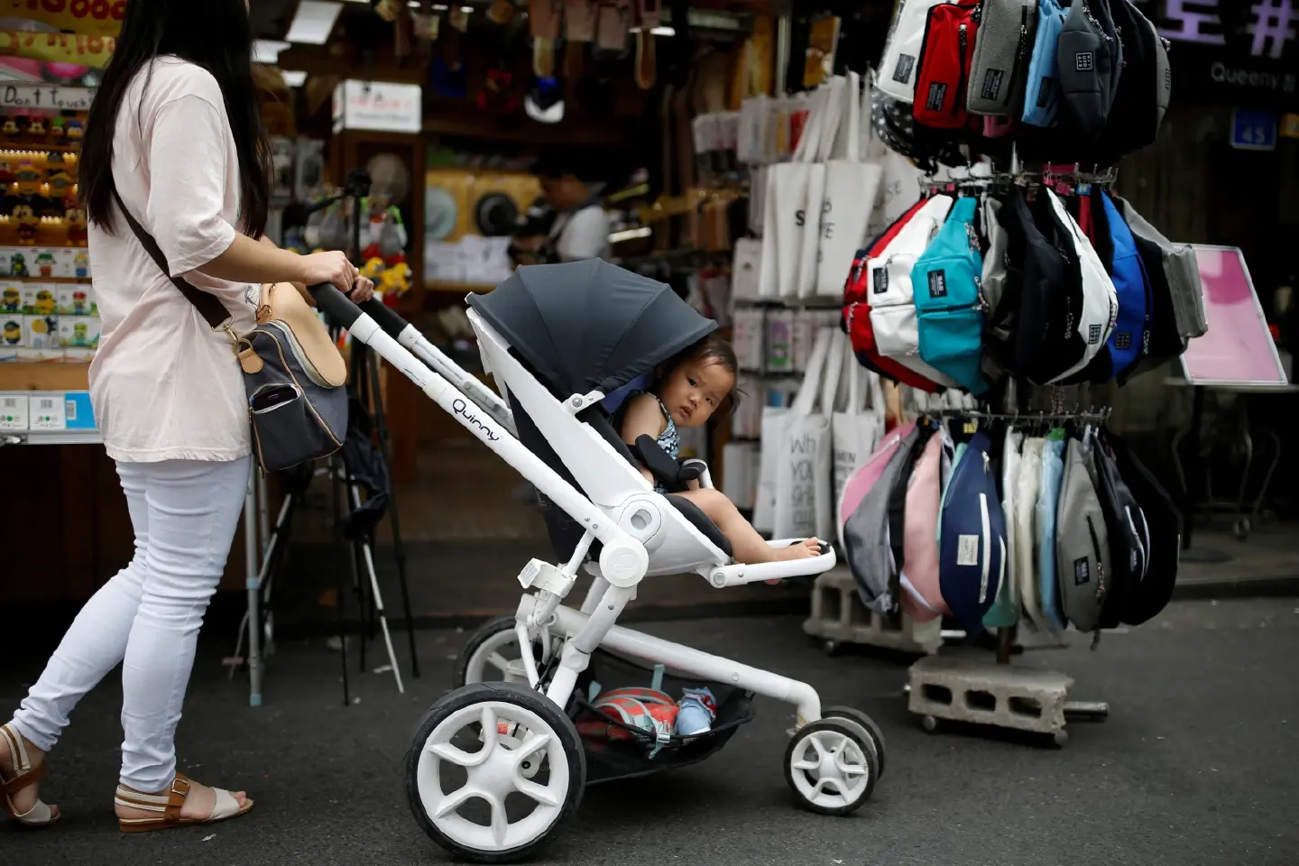 Marriages in Korea fall by 40% within a decade Marriages in Korea fall by 40% within a decade
