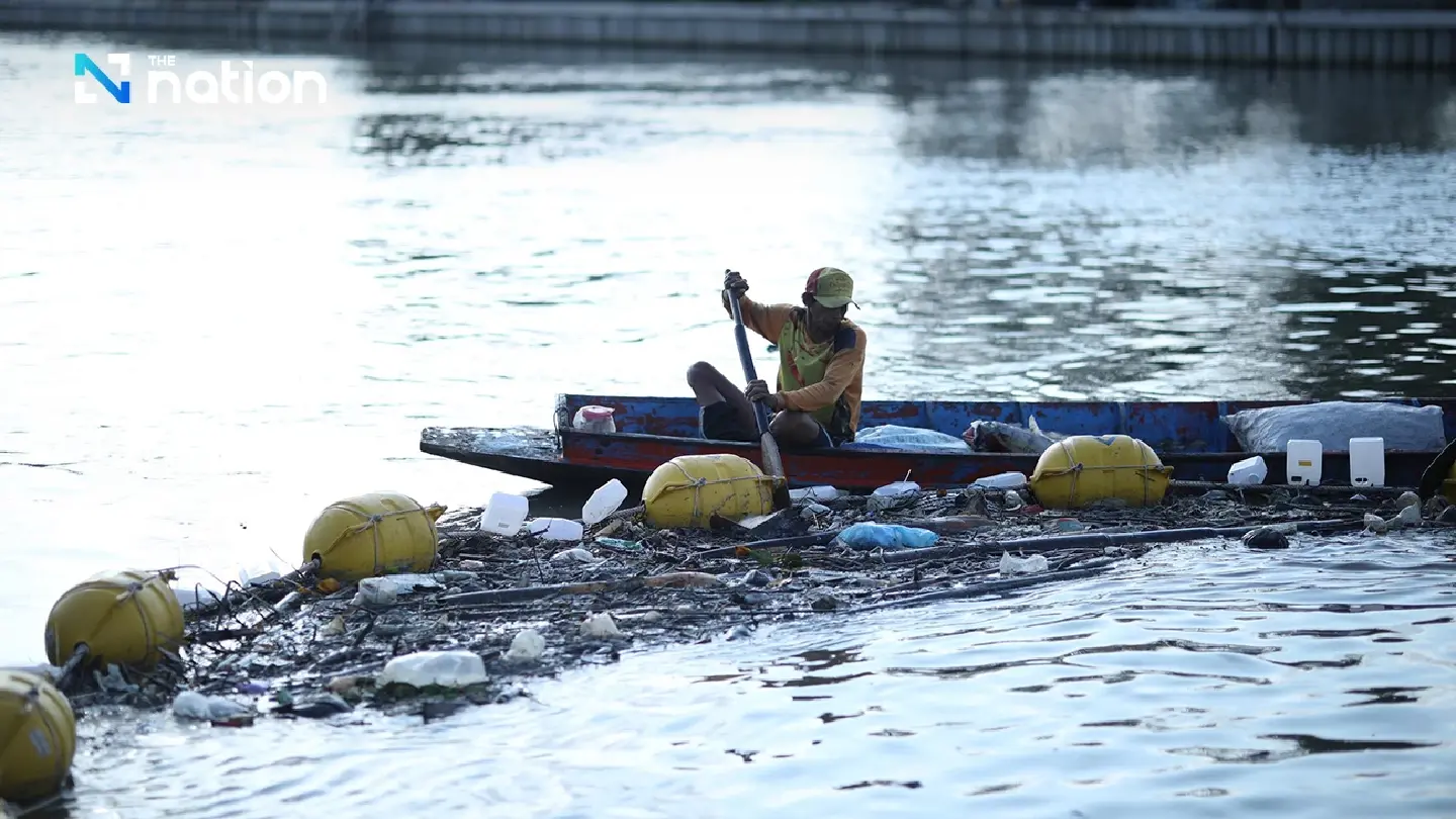 Samut Sakhon comes up with devices to deal with marine debris in river
