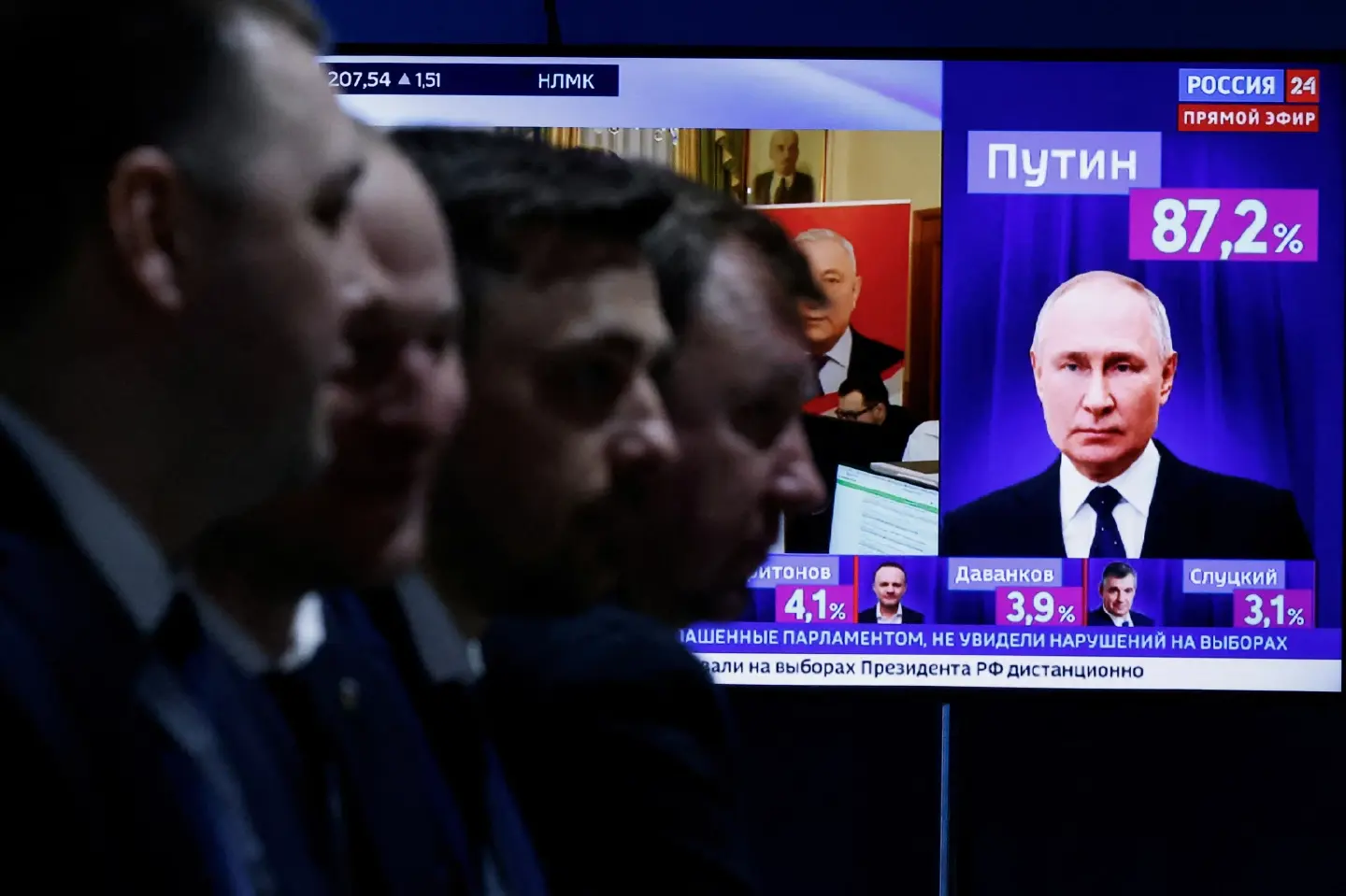 Putin revels in electoral win, amid quiet Russian protests