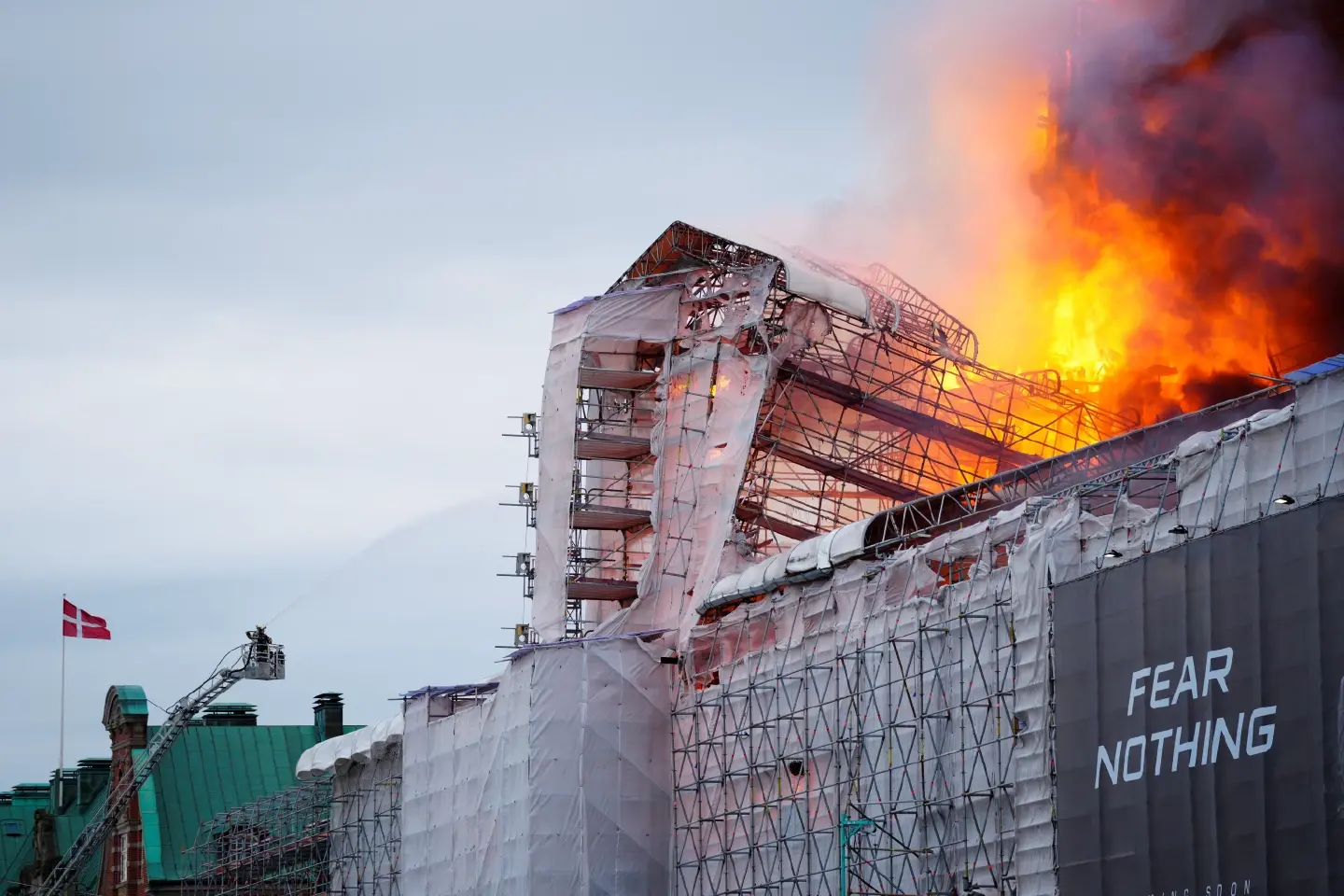 Fire destroys Copenhagen's Old Stock Exchange, spire falls Fire destroys Copenhagen's Old Stock Exchange, spire falls