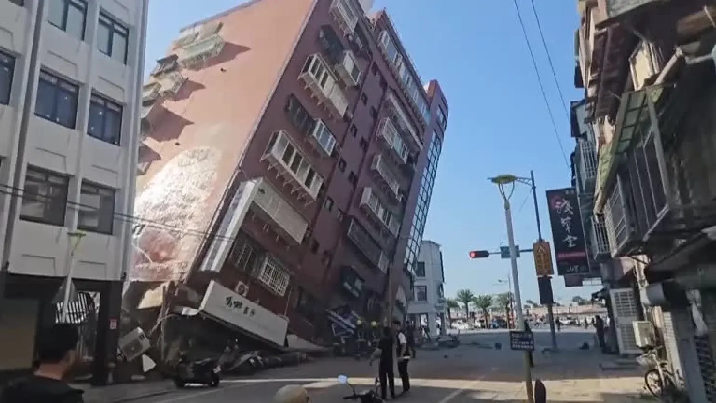 A strong earthquake shakes Taiwan, damaging buildings and causing a small tsunami A strong earthquake shakes Taiwan, damaging buildings and causing a small tsunami