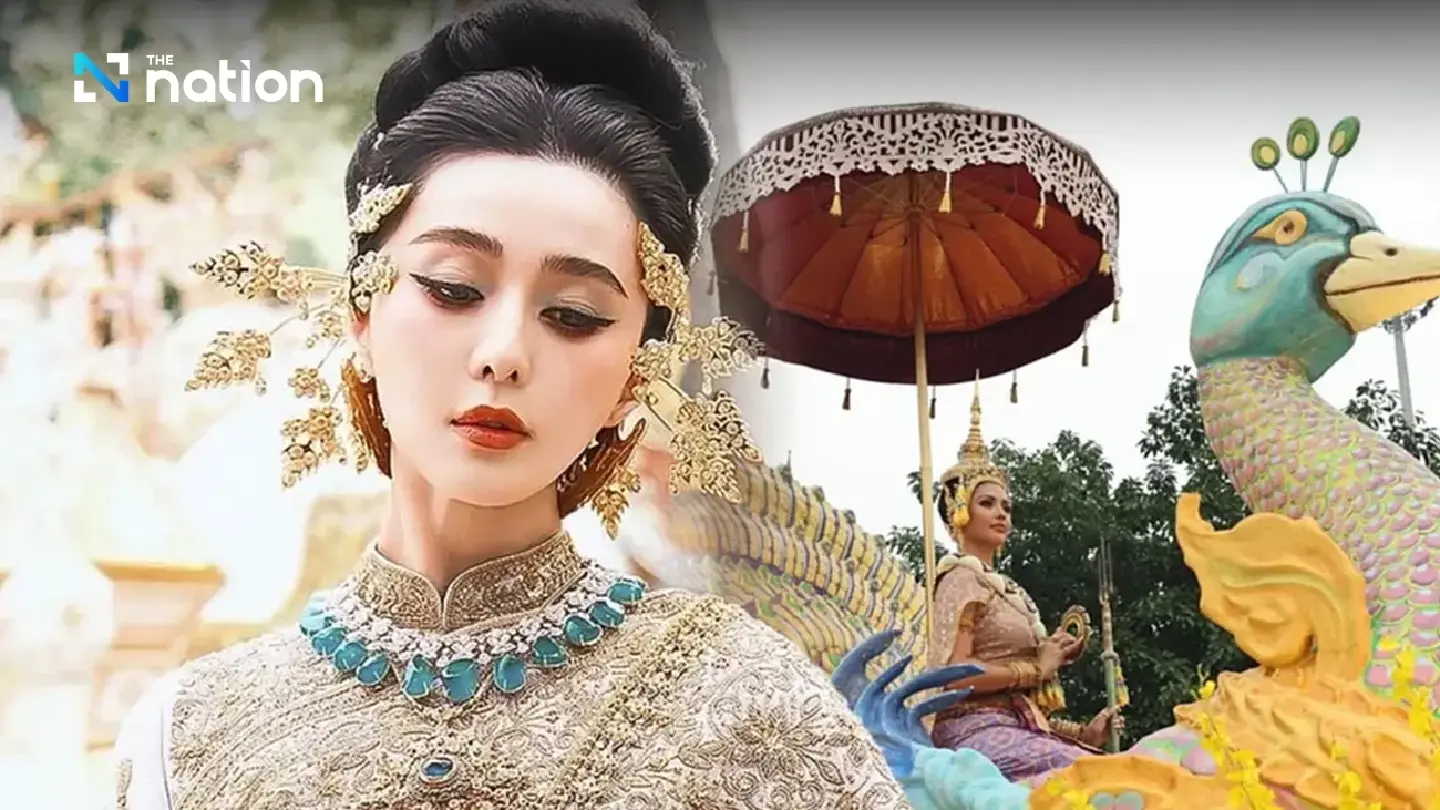Fan Bingbing crashes Bangkok Songkran parade in a tuk-tuk Fan Bingbing crashes Bangkok Songkran parade in a tuk-tuk