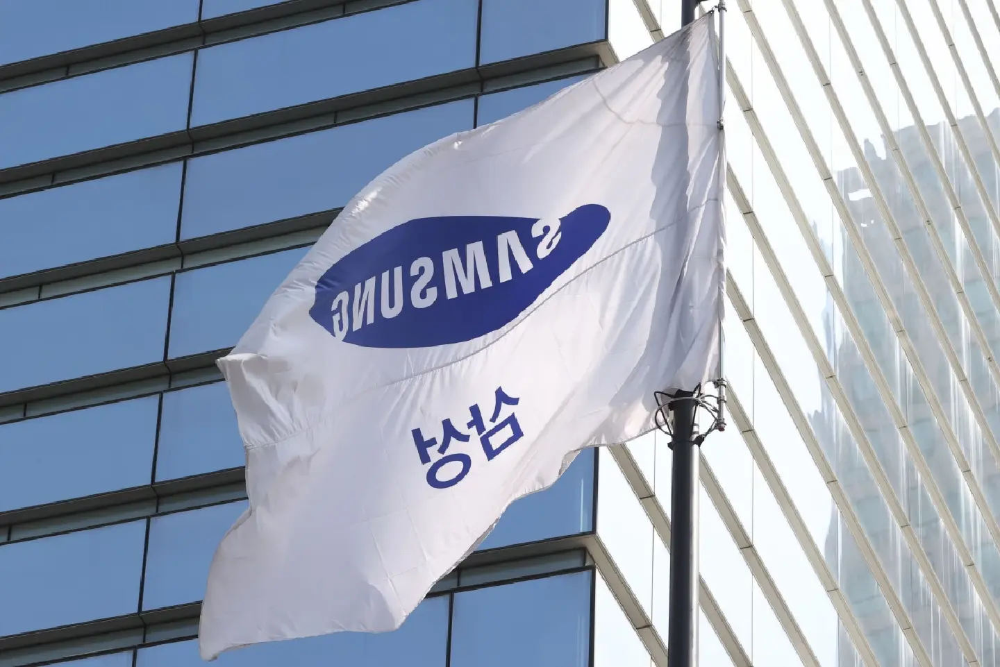 Will 6-day workweek for executives help Samsung avert crisis?