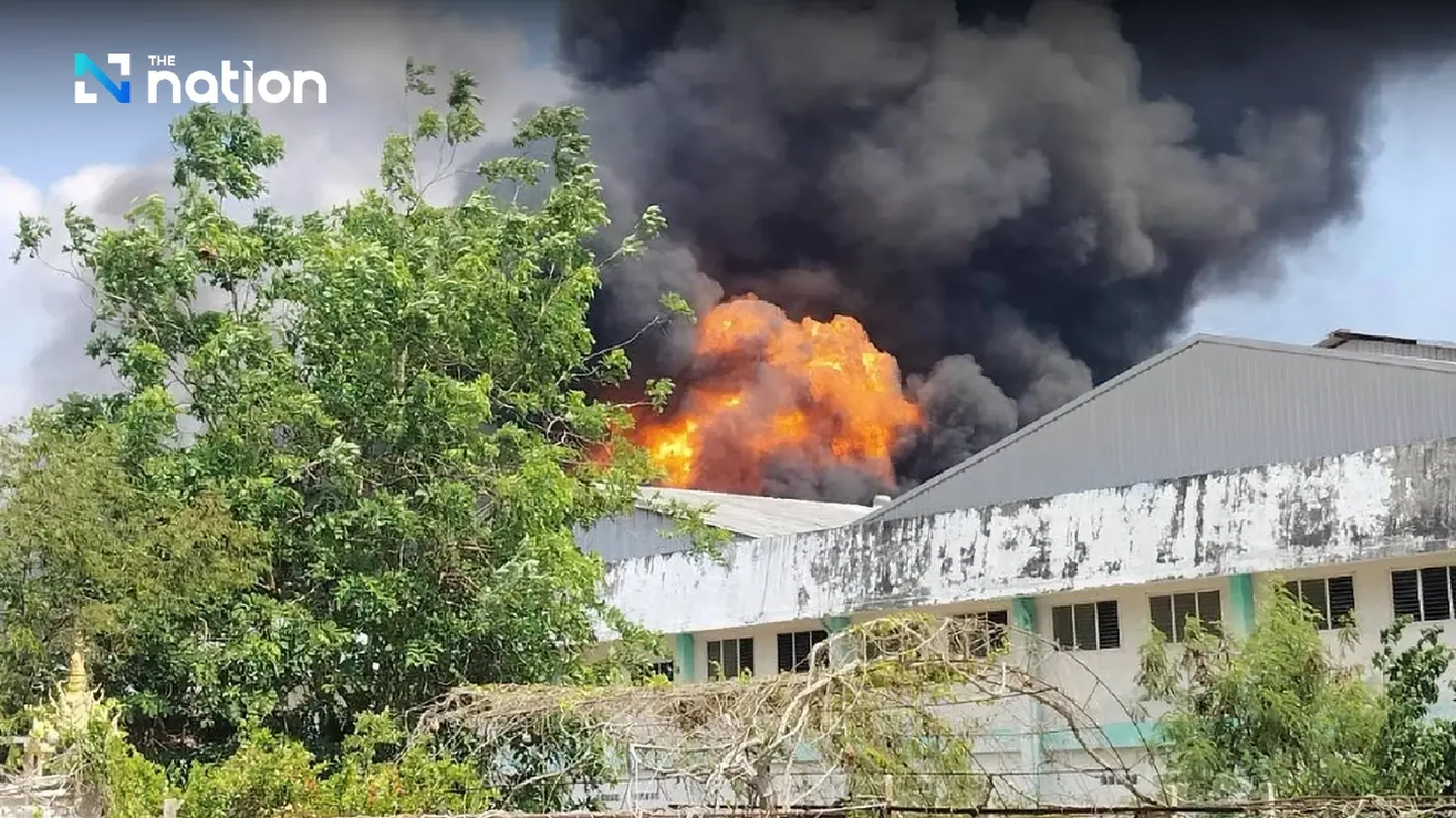 Firefighters struggle to douse fire at chemical waste warehouse in Rayong Firefighters struggle to douse fire at chemical waste warehouse in Rayong
