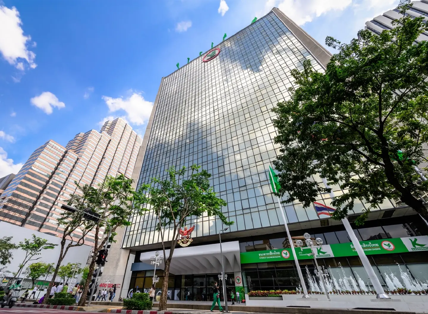 KasikornBank cuts Board to 15 directors, boosts independent ratio to over 50%. KasikornBank cuts Board to 15 directors, boosts independent ratio to over 50%.