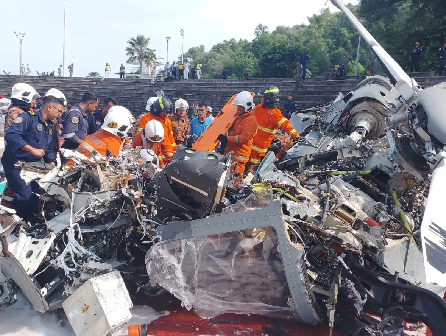 10 people killed after two Malaysian navy helicopters collide in mid-air 10 people killed after two Malaysian navy helicopters collide in mid-air