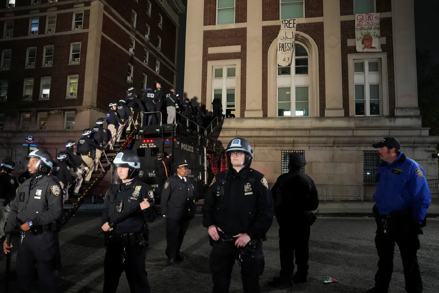 Heavy police at Columbia University as Pro-Palestinians occupy building Heavy police at Columbia University as Pro-Palestinians occupy building