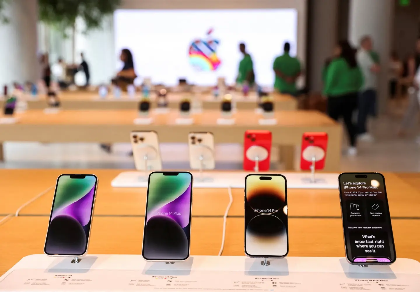 Apple set for big sales decline as investors await AI in iPhones