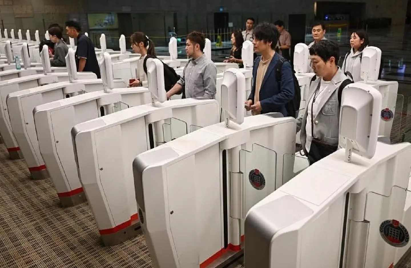 Automated immigration clearance now for all visitors at Changi Airport Automated immigration clearance now for all visitors at Changi Airport